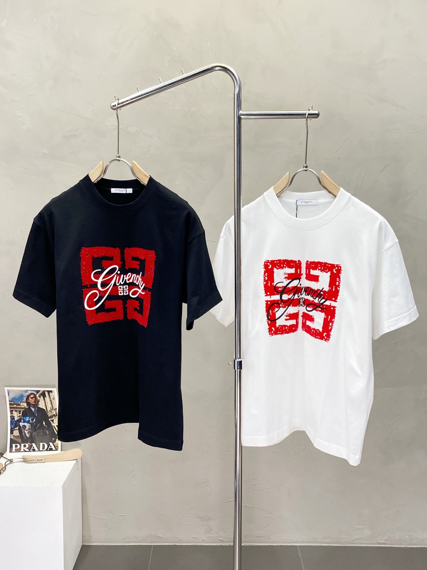 NO:162686,.Givenchy Givenchy exclusively offers new original single men's casual short sleeves, high-end customization, high-end version, fashionable and versatile imported fabric, super soft and delicate, skin-friendly and comfortable to wear, high-end boutique, OEM, fine-made top body, very good, men's essential items, three standards, 46-54,, given, given, given, T-shirt, alexander wang19860909.Givenchy纪梵希独家专供新款原单男士休闲短袖 高端定制 高版本 时尚百搭爆款进口面料 手感超柔软细腻 穿着亲肤舒适 高端精品 代工厂精细做上身非常赞 男士必备单品 三标齐全 码数46-54,,givenchy,givenchy,T-shirt,alexander wang,Men's clothing