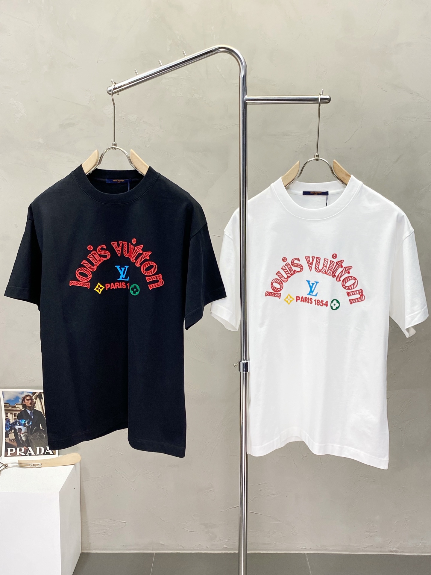 NO:162702,.Louis Vuitton exclusively offers new original single men's casual short sleeves, high-end customization, high-end version, fashionable and versatile imported fabric, super soft and delicate, skin-friendly and comfortable to wear, high-end boutique, OEM factory fine-made top body, very good men's essential items, three standards, 46-54,,louis vuitton,louis vuitton,T-shirt,alexander wang19860909.Louis Vuitton路易威登独家专供新款原单男士休闲短袖 高端定制 高版本 时尚百搭爆款进口面料 手感超柔软细腻 穿着亲肤舒适 高端精品 代工厂精细做上身非常赞 男士必备单品 三标齐全 码数46-54,,louis vuitton,louis vuitton,T-shirt,alexander wang,Men's clothing