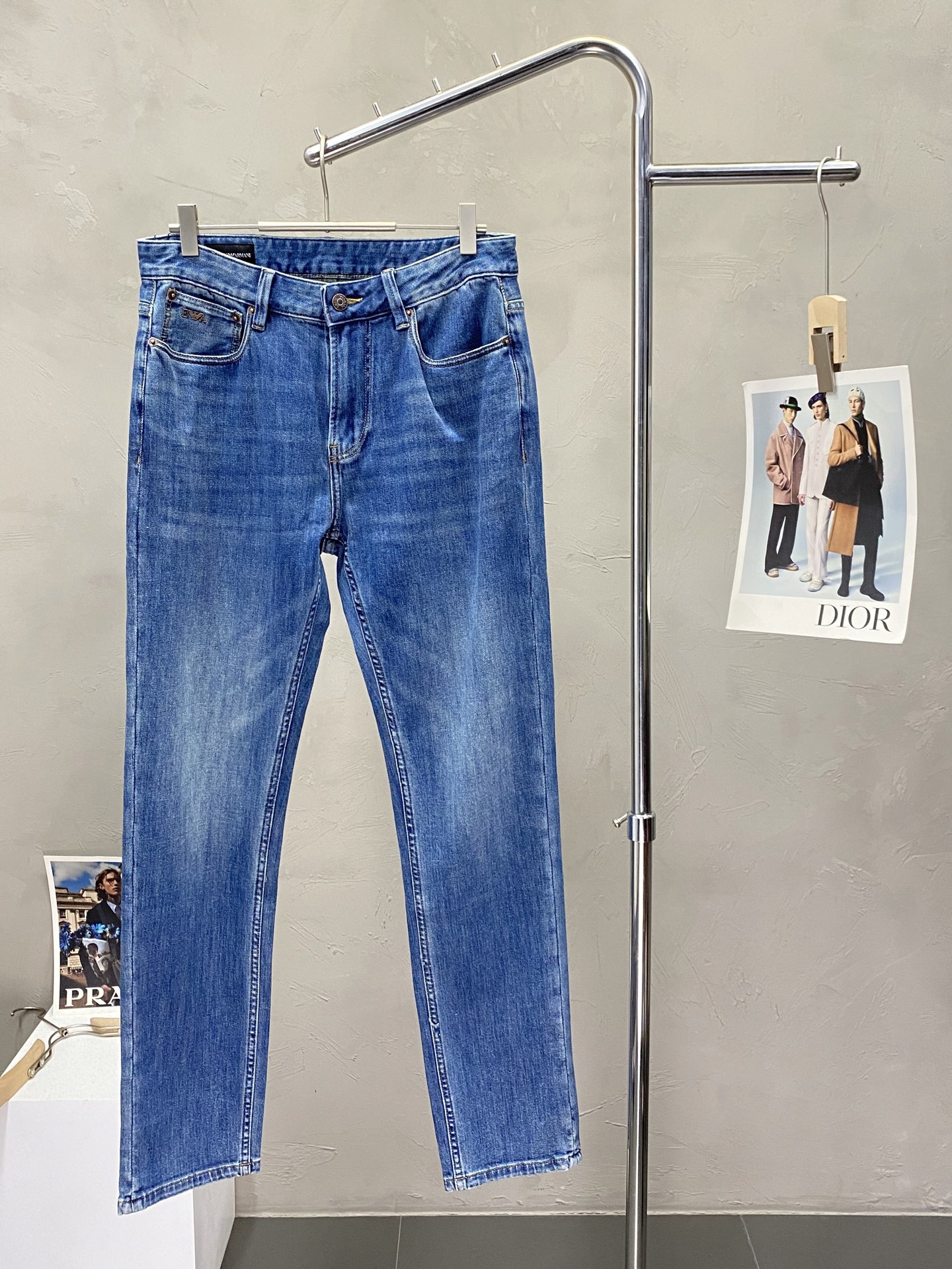 NO:162657,.Armani exclusively available in new styles, high-end version of casual jeans!  Customized fabrics for counters are breathable and comfortable, with impeccable details, and the brand element design concept reflects high quality. Logo pattern, delicate and soft feel!  It is casually cut, with a great upper body style!  30-38, Armani, Armani, Jeans, Alexander wang19860909.Armani阿玛尼独家专供新款 休闲牛仔裤高端版本！专柜定制面料 透气舒适度高,细节无可挑剔,品牌元素设计理念,体现高品质.logo图案,手感细腻柔软！呈现休闲裁剪,上身版型超赞！码数30-38,,armani,armani,jeans,alexander wang,Men's clothing