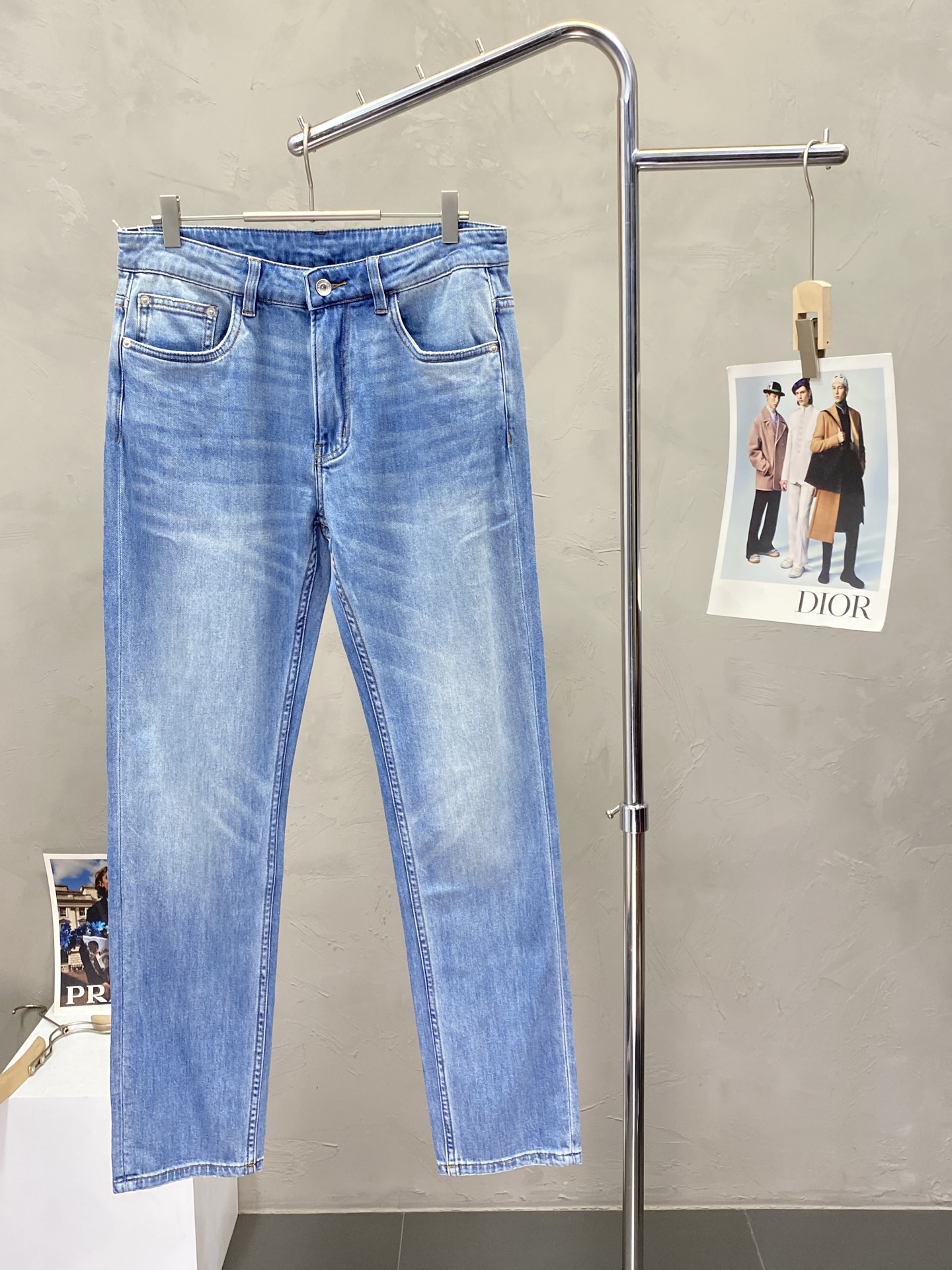 NO:162660,.BC-Brunello Cucineli Brunello Cucineli exclusively for the high-end version of new jeans!  Customized fabrics for counters are breathable and comfortable, with impeccable details, and the brand element design concept reflects high quality. The feel is delicate and soft!  It is casually cut, with a great upper body style!  30-38, brunello cucinelli, jeans, alexander wang19860909.BC-Brunello Cucineli 布鲁内洛·库奇内利独家专供新款牛仔裤高端版本！专柜定制面料 透气舒适度高,细节无可挑剔,品牌元素设计理念,体现高品质.手感细腻柔软！呈现休闲裁剪,上身版型超赞！码数30-38,,brunello cucinelli,jeans,alexander wang,Men's clothing