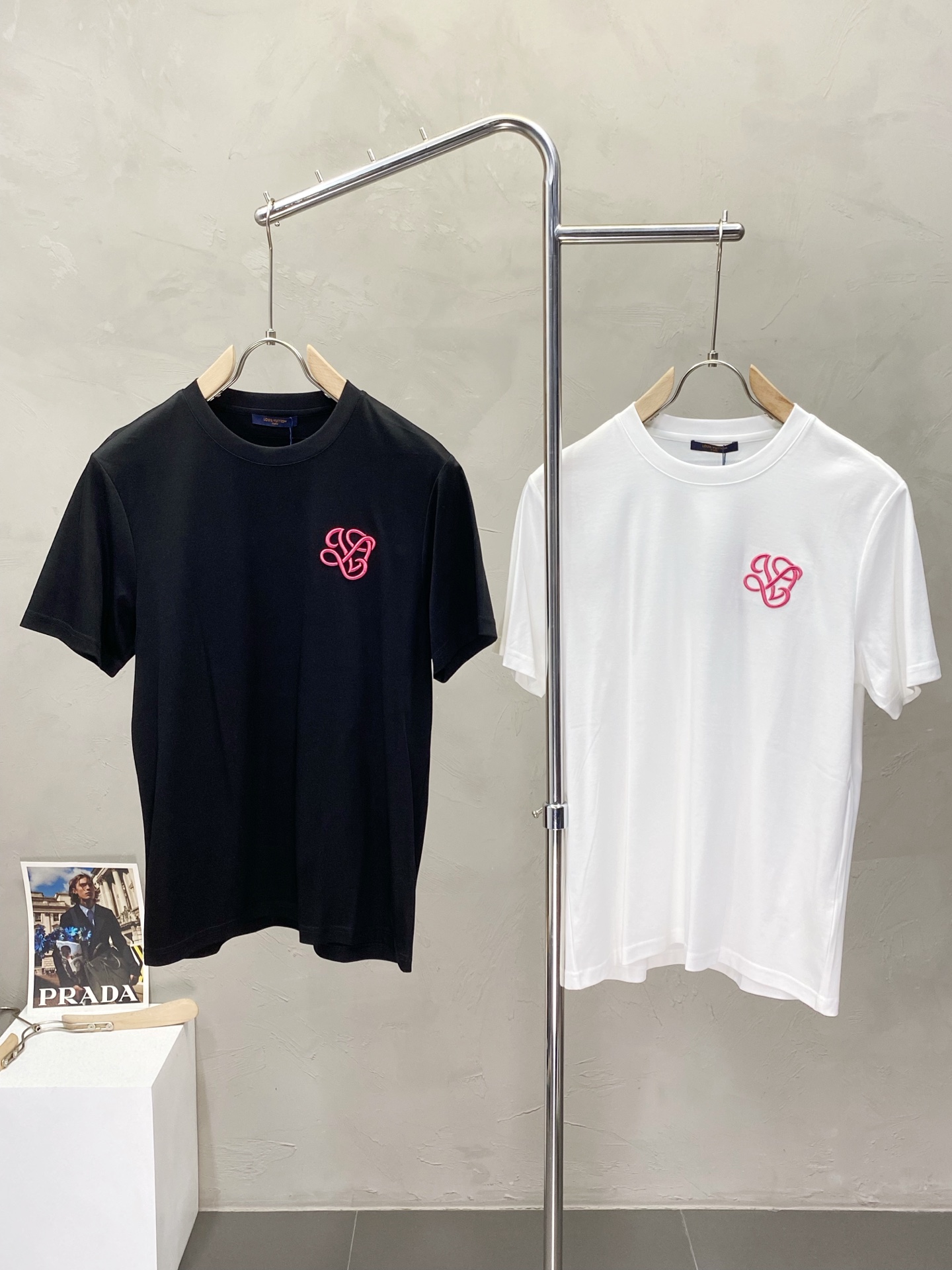 NO:415760,.Louis Vuitton exclusively offers new men's casual short-sleeved high-end customization high-end version fashionable and versatile imported fabrics with super soft and delicate touch, skin-friendly and comfortable wearing high-end boutique OEM factory fine-made top body very good Men's essential items, complete three standards, M-3XL,,louis vuitton,louis vuitton,T-shirt,alexander wang19860909.Louis Vuitton路易威登独家专供新款男士休闲短袖 高端定制 高端版本 时尚百搭爆款进口面料 手感超柔软细腻 穿着亲肤舒适 高端精品 代工厂精细做上身非常赞 男士必备单品 三标齐全 码数M-3XL,,louis vuitton,louis vuitton,T-shirt,alexander wang,Men's clothing