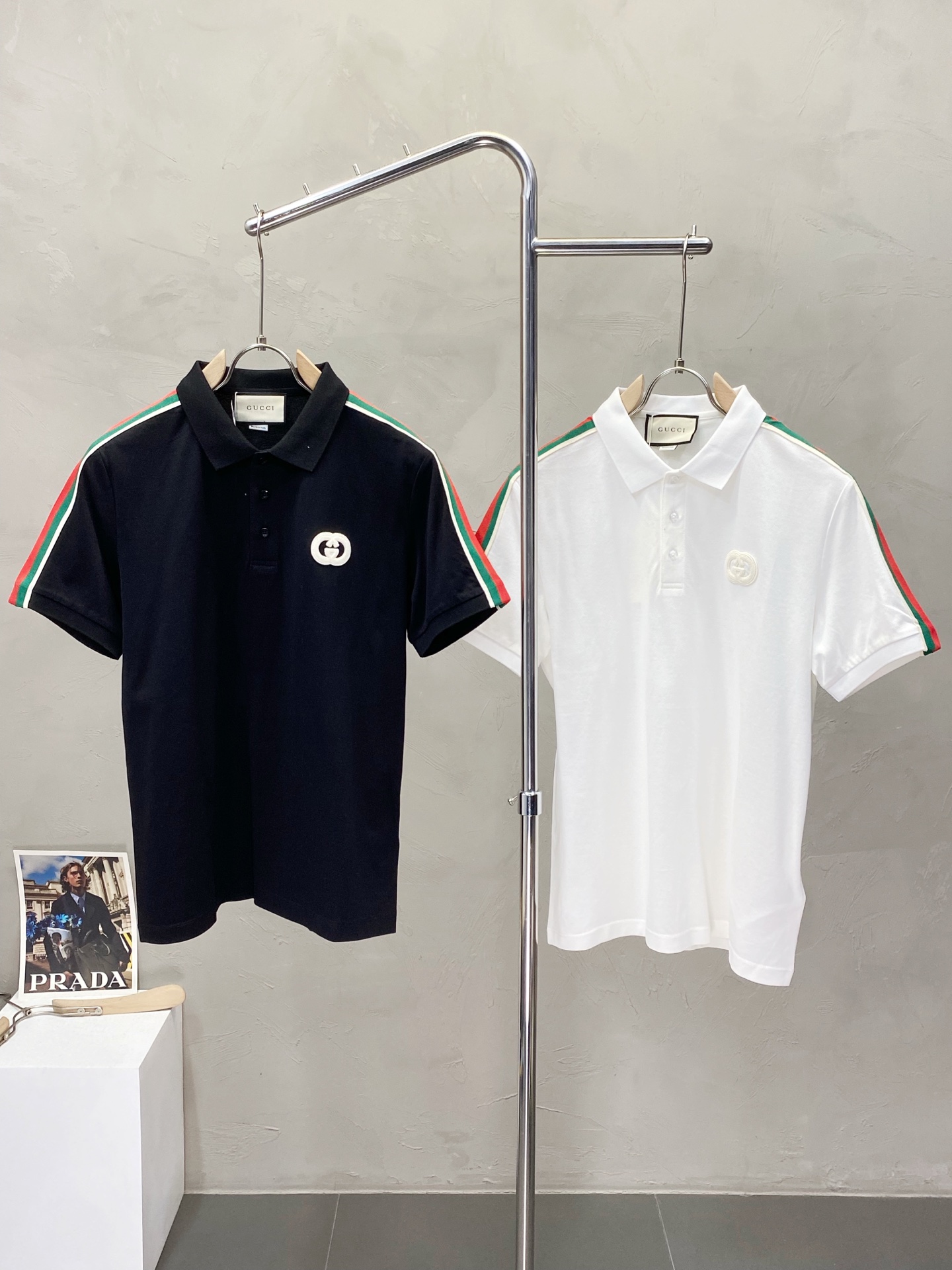 NO:525958,.Gucci exclusively offers new men's casual short sleeves, high-end customization, high-end version, fashionable and versatile imported fabric, super soft and delicate, skin-friendly and comfortable to wear, high-end boutique, OEM, fine-grained top body, very good for men's essential items, three standards, code M-3XL,,gucci,gucci,T-shirt,alexander wang19860909.Gucci古驰独家专供新款男士休闲短袖 高端定制 高端版本 时尚百搭爆款进口面料 手感超柔软细腻 穿着亲肤舒适 高端精品 代工厂精细做上身非常赞 男士必备单品 三标齐全 码数M-3XL,,gucci,gucci,T-shirt,alexander wang,Men's clothing