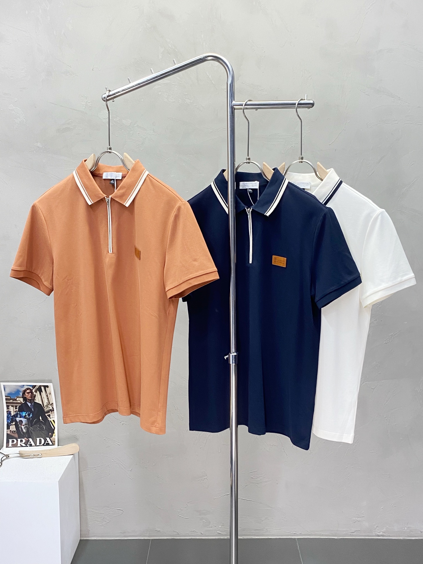 NO:525960,.BC-Brunello Cucineli exclusively for new original single men's casual short sleeves, high-end customization, high-end version, fashionable and versatile imported fabric, super soft and delicate, skin-friendly and comfortable to wear, high-end boutique, OEM, fine-made top body, very good, men's essential items, three standards, code M-4XL,,brunello cucinelli, T-shirt, alexander wang19860909.BC-Brunello Cucineli 布鲁内洛 库奇內利独家专供新款原单男士休闲短袖 高端定制 高版本 时尚百搭爆款进口面料 手感超柔软细腻 穿着亲肤舒适 高端精品 代工厂精细做上身非常赞 男士必备单品 三标齐全 码数M-4XL,,brunello cucinelli,T-shirt,alexander wang,Men's clothing