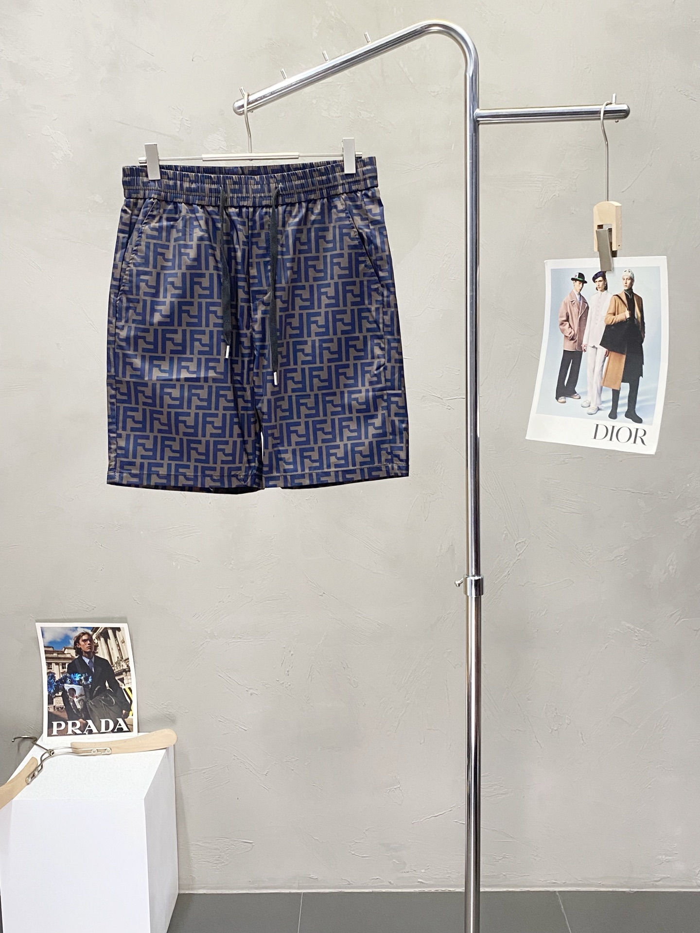 NO:525948,.FENDI exclusively offers new casual shorts, high-end version!  Customized fabrics for counters are breathable and comfortable, with impeccable details, and the brand element design concept reflects high quality. The feel is delicate and soft!  It is casually cut, with a great upper body style!  Code number M-3XL, fendi, fendi, shorts, alexander wang19860909.FENDI芬迪独家专供新款休闲短裤,高端版本！专柜定制面料 透气舒适度高,细节无可挑剔,品牌元素设计理念,体现高品质.手感细腻柔软！呈现休闲裁剪,上身版型超赞！码数M-3XL,,fendi,fendi,shorts,alexander wang,Men's clothing