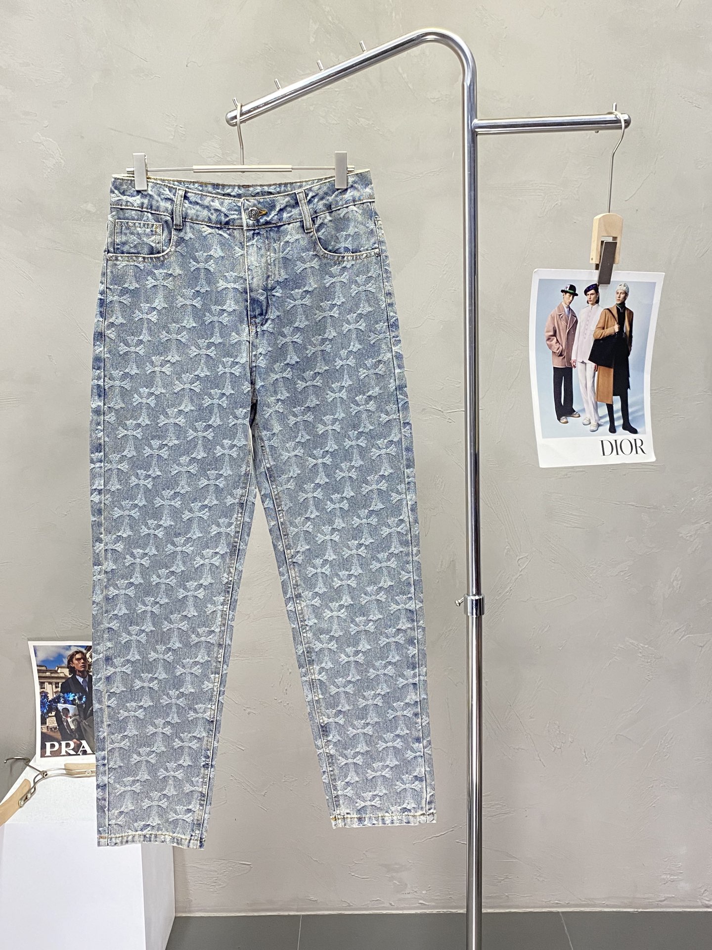 NO:525970,.Chrome Hearts exclusively offers the new high-end version of casual jeans!  Customized fabrics for counters are breathable and comfortable, with impeccable details, and the brand element design concept reflects high quality. The feel is delicate and soft!  It is casually cut, with a great upper body style!  Code number M-3XL, chrome hearts, chrome hearts, jeans, alexander wang19860909.Chrome Hearts克罗心独家专供新款休闲牛仔裤高端版本！专柜定制面料 透气舒适度高,细节无可挑剔,品牌元素设计理念,体现高品质.手感细腻柔软！呈现休闲裁剪,上身版型超赞！码数M-3XL,,chrome hearts,chrome hearts,jeans,alexander wang,Men's clothing