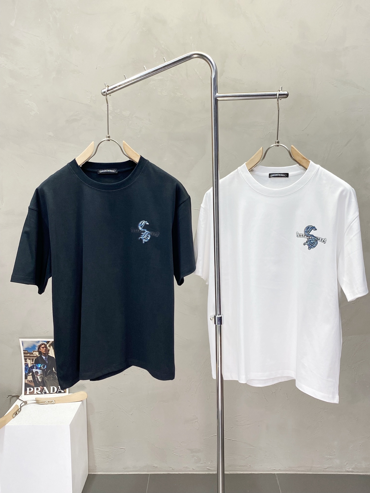 NO:525957,.Chrome Hearts exclusively offers new original single men's casual short sleeves, high-end customization, high-end version, fashionable and versatile imported fabric, super soft and delicate, skin-friendly and comfortable to wear, high-end boutique, OEM factory fine-made top body, very good men's essential items, three standards, S-2XL, chrome hearts, chrome hearts, T-shirt, alexander wang19860909.Chrome Hearts克罗心独家专供新款原单男士休闲短袖 高端定制 高端版本 时尚百搭爆款进口面料 手感超柔软细腻 穿着亲肤舒适 高端精品 代工厂精细做上身非常赞 男士必备单品 三标齐全 码数S-2XL,,chrome hearts,chrome hearts,T-shirt,alexander wang,Men's clothing