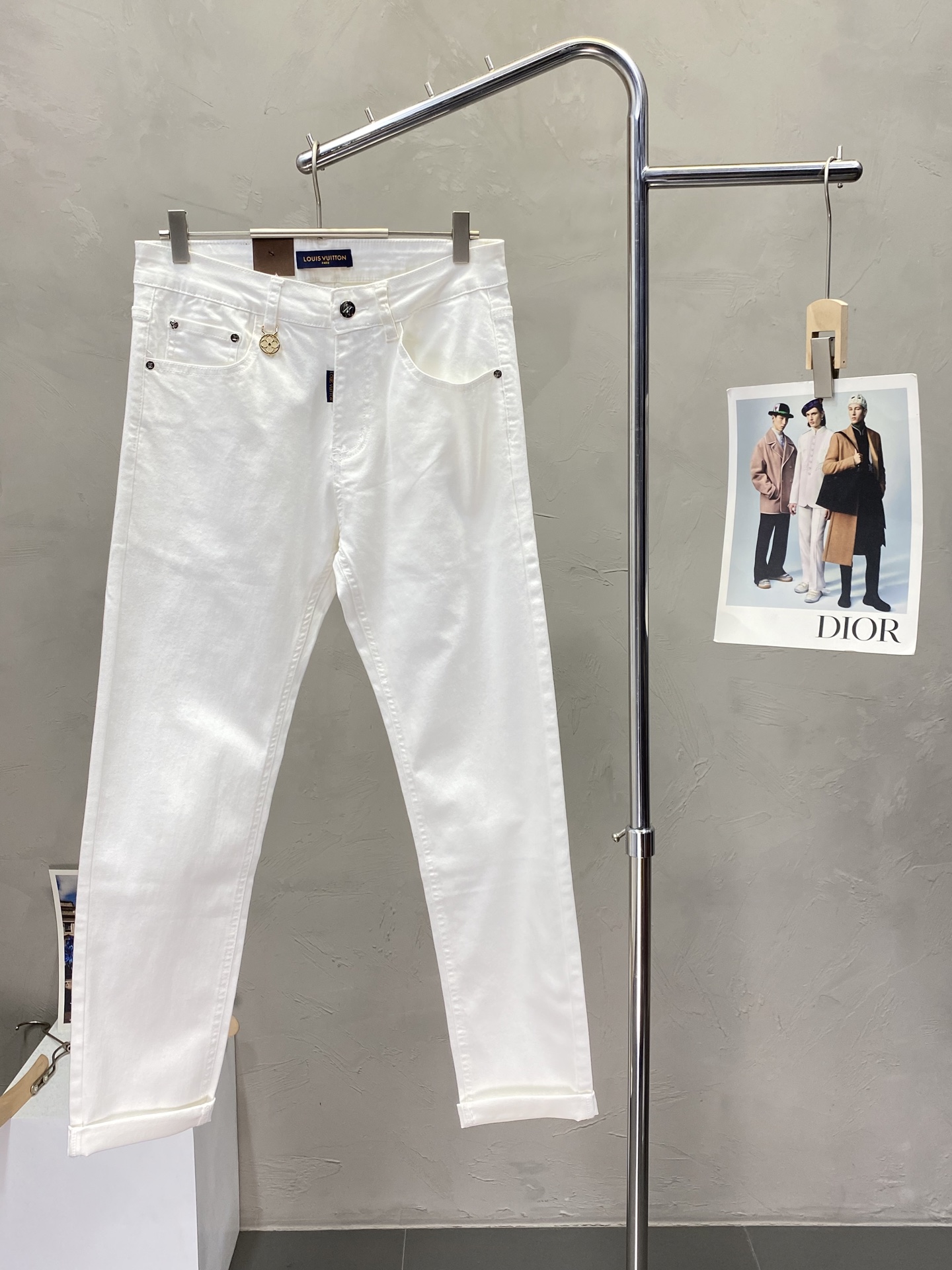 NO:525939,.Louis Vuitton exclusively for new casual jeans high-end version!  Customized fabrics for counters are breathable and comfortable, with impeccable details, and the brand element design concept reflects high quality. The feel is delicate and soft!  It is casually cut, with a great upper body style!  Count 28-38 (35), louis vuitton,louis vuitton,jeans,alexander wang19860909.Louis Vuitton路易威登独家专供新款休闲牛仔裤 高端版本！专柜定制面料 透气舒适度高,细节无可挑剔,品牌元素设计理念,体现高品质.手感细腻柔软！呈现休闲裁剪,上身版型超赞！码数28-38（有35）,,louis vuitton,louis vuitton,jeans,alexander wang,Men's clothing