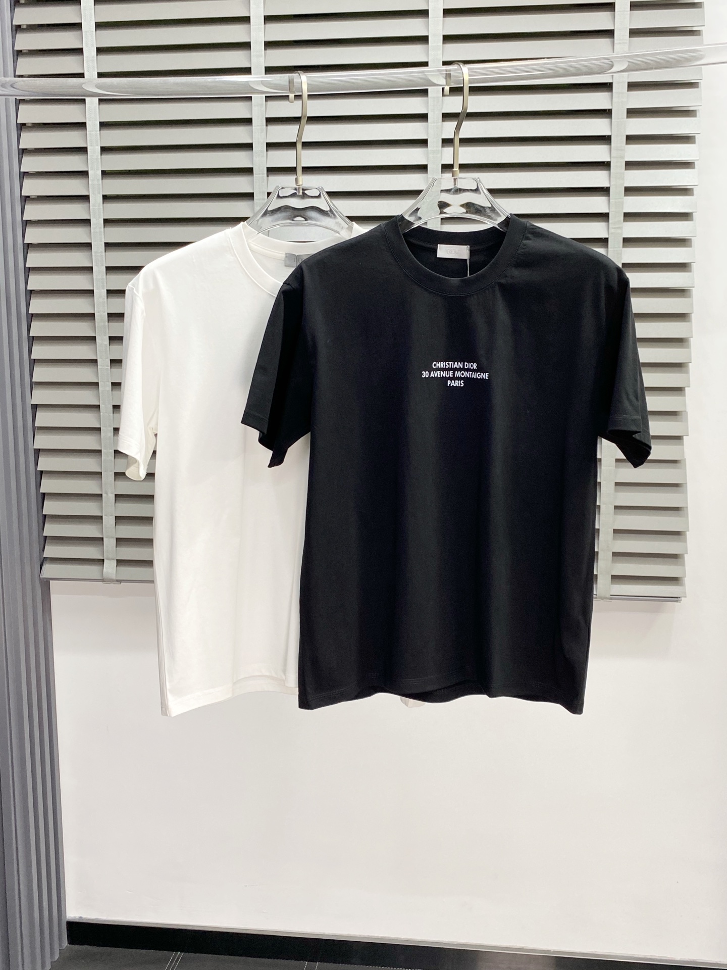 NO:487131,.Dior exclusively offers new men's casual short sleeves, high-end customization, high-end version, fashionable and versatile imported fabric, super soft and delicate, skin-friendly and comfortable to wear, high-end boutique, OEM, fine production, very good for the top body, men's essential items, complete three standards, S-5XL,,dior,dior,T-shirt,alexander wang19860909.Dior迪奥独家专供新款男士休闲短袖 高端定制 高端版本 时尚百搭爆款进口面料 手感超柔软细腻 穿着亲肤舒适 高端精品 代工厂精细做上身非常赞 男士必备单品 三标齐全 码数S-5XL,,dior,dior,T-shirt,alexander wang,Men's clothing