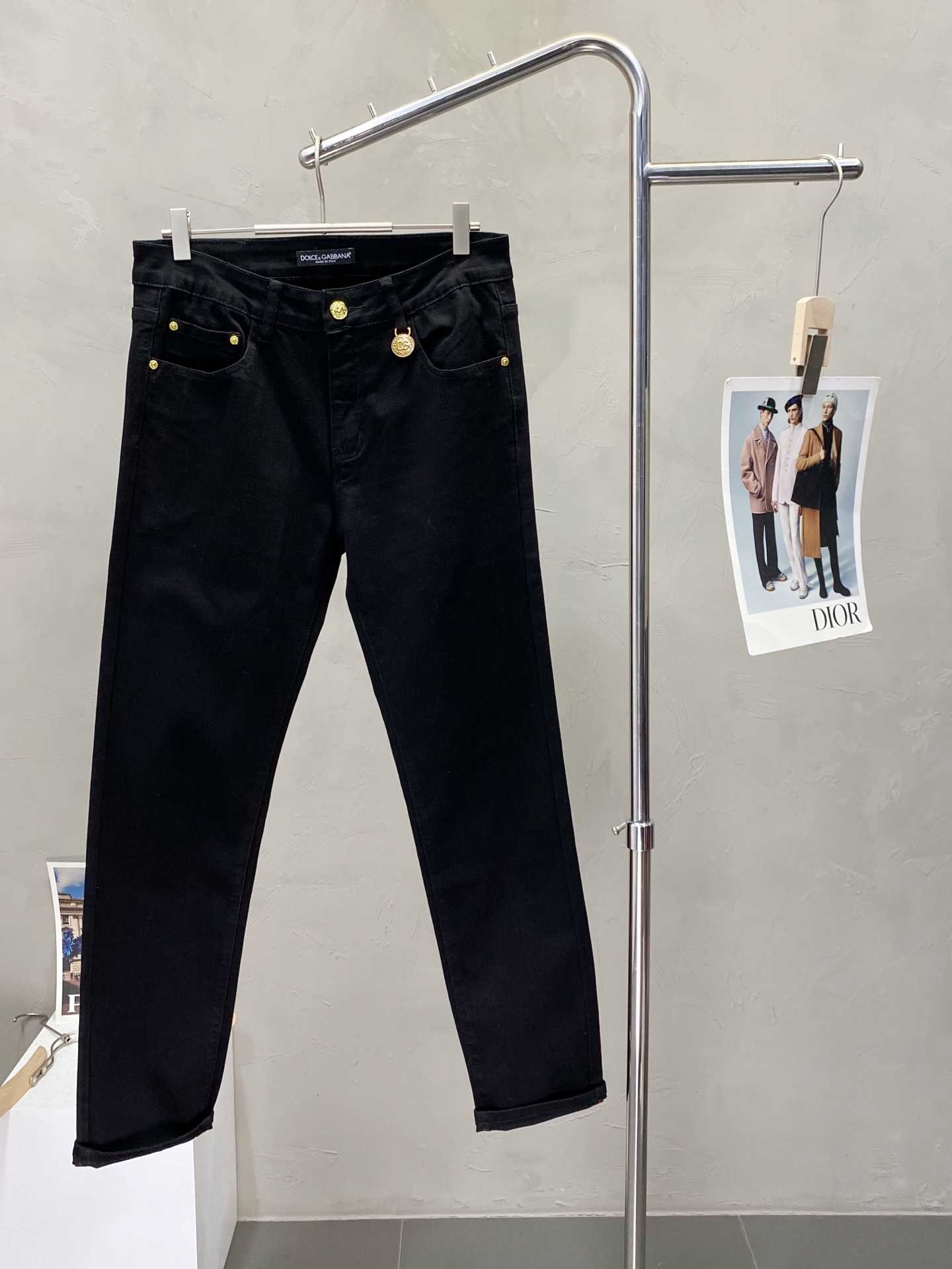 NO:525967,.Dolce & Gabbana exclusively offers new casual jeans high-end version!  Customized fabrics for counters are breathable and comfortable, with impeccable details, and the brand element design concept reflects high quality. The feel is delicate and soft!  It is casually cut, with a great upper body style!  Number of codes 28-38 (no 35, 37), Dolce & Gabbana, Dolce & Gabbana, jeans, alexander wang19860909.Dolce&Gabbana杜嘉班纳独家专供新款休闲牛仔裤 高端版本！专柜定制面料 透气舒适度高,细节无可挑剔,品牌元素设计理念,体现高品质.手感细腻柔软！呈现休闲裁剪,上身版型超赞！码数28-38（无35、37）,,Dolce&Gabbana,Dolce&Gabbana,jeans,alexander wang,Men's clothing