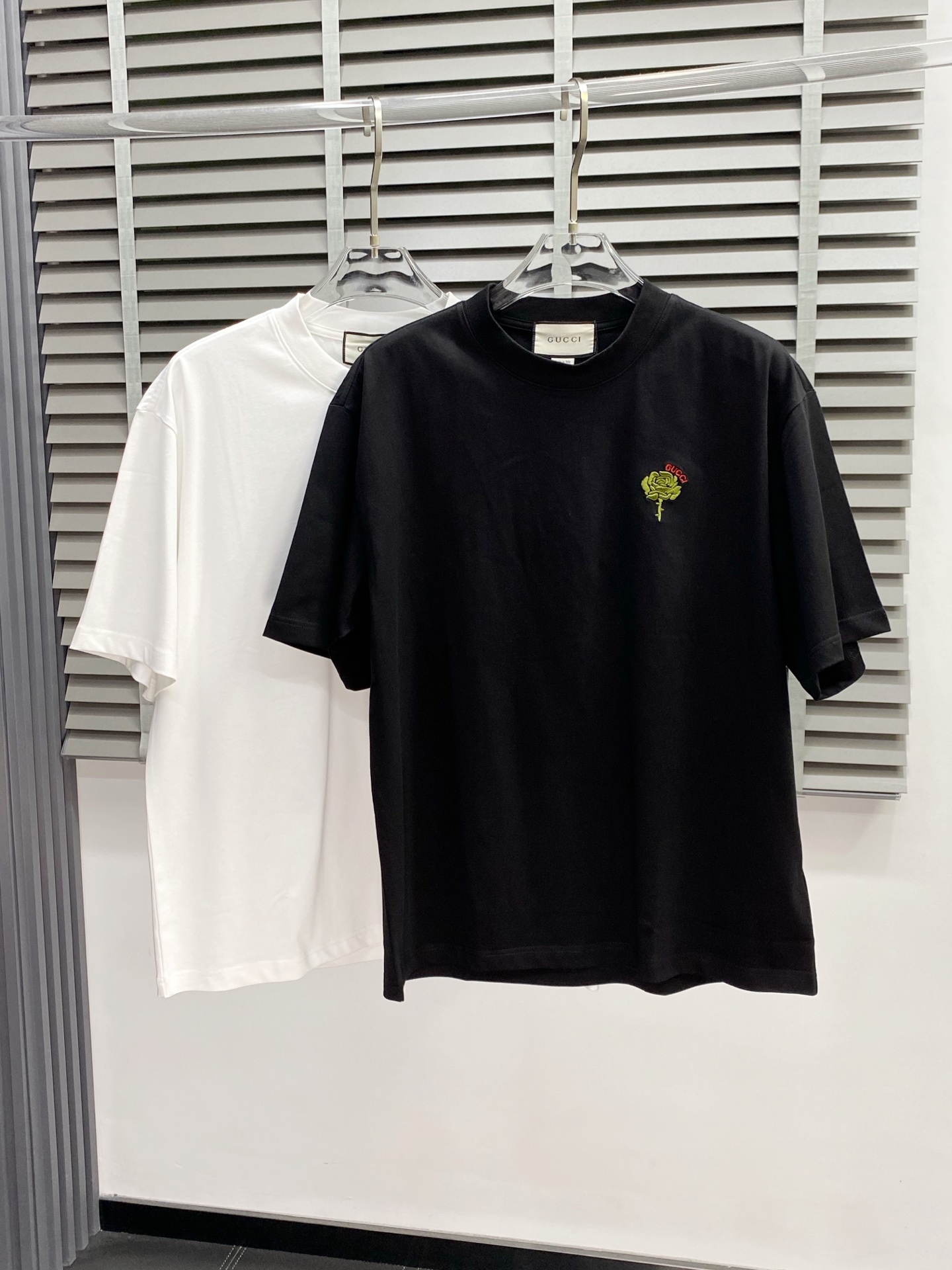 NO:487139,.Gucci exclusively offers new men's casual short sleeves, high-end customization, high-end version, fashionable and versatile imported fabric, super soft and delicate, skin-friendly and comfortable to wear, high-end boutique, OEM, fine-made top body, very good, men's essential items, three standards, S-3XL,,gucci,gucci, T-shirt, alexander wang19860909.Gucci古驰独家专供新款男士休闲短袖 高端定制 高端版本 时尚百搭爆款进口面料 手感超柔软细腻 穿着亲肤舒适 高端精品 代工厂精细做上身非常赞 男士必备单品 三标齐全 码数S-3XL,,gucci,gucci,T-shirt,alexander wang,Men's clothing