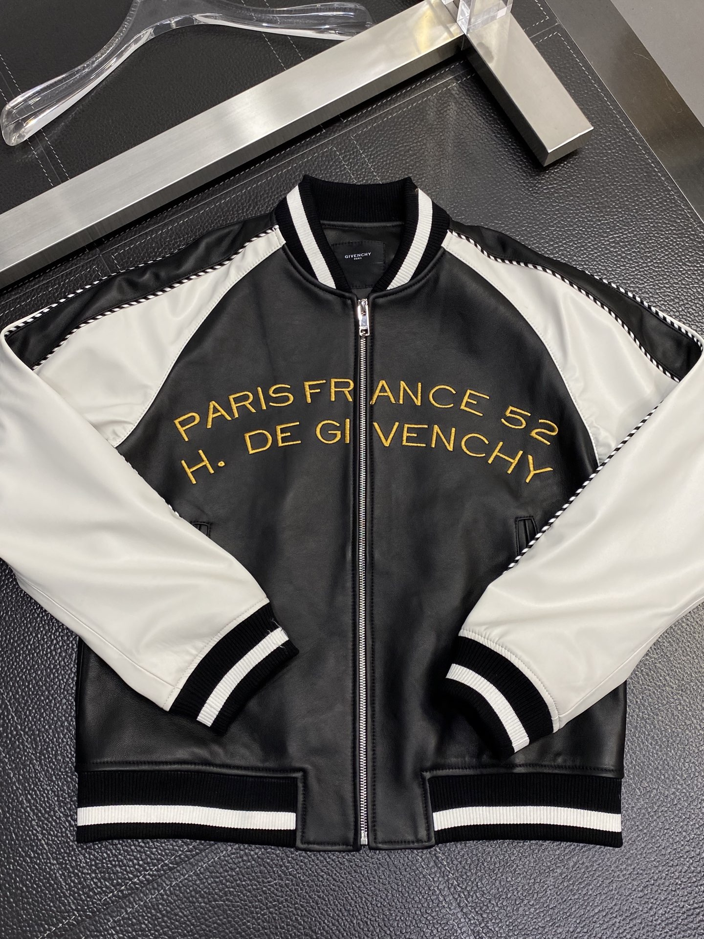 。皮衣-Givenchy纪梵希💥独家专供最新春秋时尚皮衣 经典设计与颜值爆棚的皮衣 品质更是无法挑剔品控