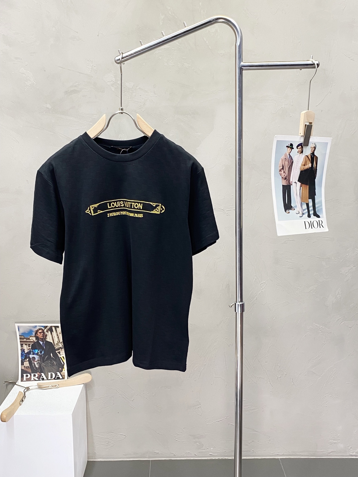 NO:422706,.Louis Vuitton exclusively offers new original single men's casual short sleeves, high-end customization, high-end version, fashionable and versatile imported fabric, super soft and delicate, skin-friendly and comfortable to wear, high-end boutique, OEM, fine-made top body, very good, men's essential items, three standards, S-XL,,louis vuitton,louis vuitton,T-shirt,alexander wang19860909.Louis Vuitton路易威登独家专供新款原单男士休闲短袖 高端定制 高端版本 时尚百搭爆款进口面料 手感超柔软细腻 穿着亲肤舒适 高端精品 代工厂精细做上身非常赞 男士必备单品 三标齐全 码数S-XL,,louis vuitton,louis vuitton,T-shirt,alexander wang,Men's clothing