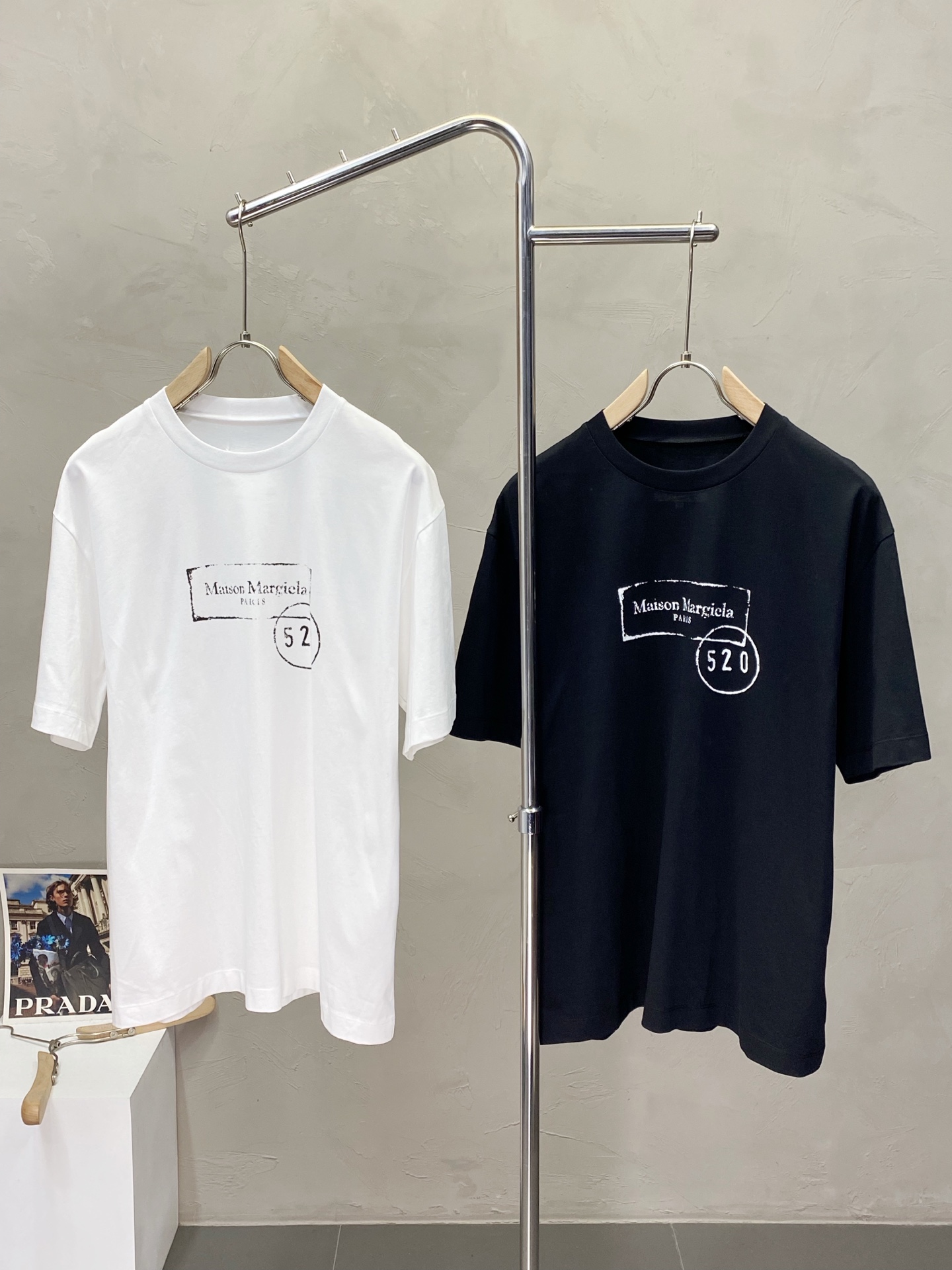 NO:422674,.Madison Margiela Madison Margiela MM6 exclusively offers new original single men's casual short sleeves, high-end customization, high-end version, fashionable and versatile imported fabric, super soft and delicate, skin-friendly and comfortable to wear, high-end boutique, OEM factory fine-made top body is very good, men's essential items, three standards, S-XL,,masion margiela,masion margiela,T-shirt,alexander wang19860909.Madison Margiela梅森马吉拉MM6独家专供新款原单男士休闲短袖 高端定制 高版本 时尚百搭爆款进口面料 手感超柔软细腻 穿着亲肤舒适 高端精品 代工厂精细做上身非常赞 男士必备单品 三标齐全 码数S-XL,,masion margiela,masion margiela,T-shirt,alexander wang,Men's clothing