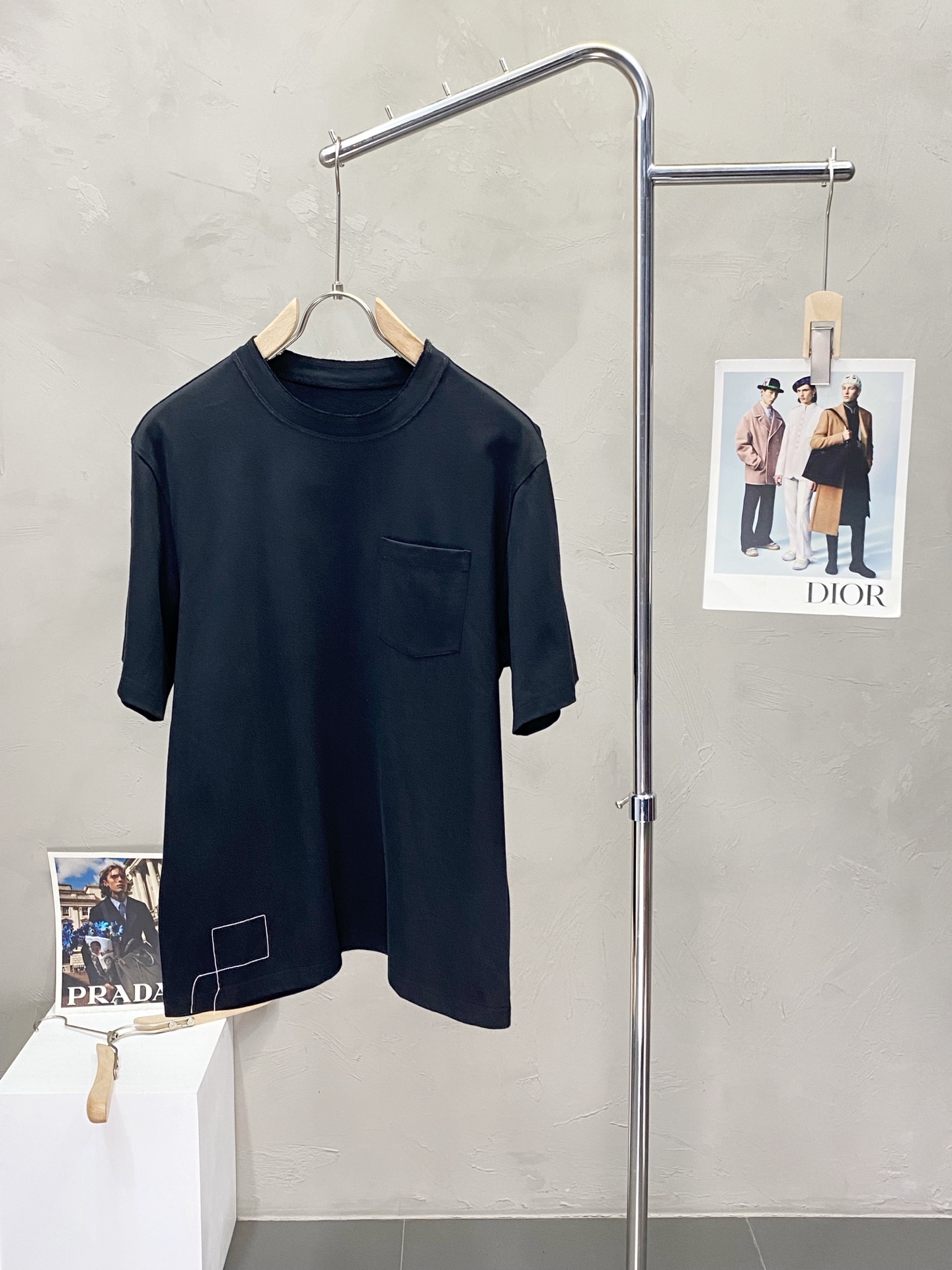 NO:422695,.SACAI exclusively offers new original single men's casual short sleeves, high-end customization, high-version, fashionable and versatile imported fabric, super soft and delicate, skin-friendly and comfortable to wear, high-end boutique, OEM, fine-made, very good for the upper body, men's essential items, three standards, 1.2.3.4,,T-shirt,alexander wang19860909.SACAI独家专供新款原单男士休闲短袖 高端定制 高版本 时尚百搭爆款进口面料 手感超柔软细腻 穿着亲肤舒适 高端精品 代工厂精细做上身非常赞 男士必备单品 三标齐全 码数1.2.3.4,,T-shirt,alexander wang,Men's clothing