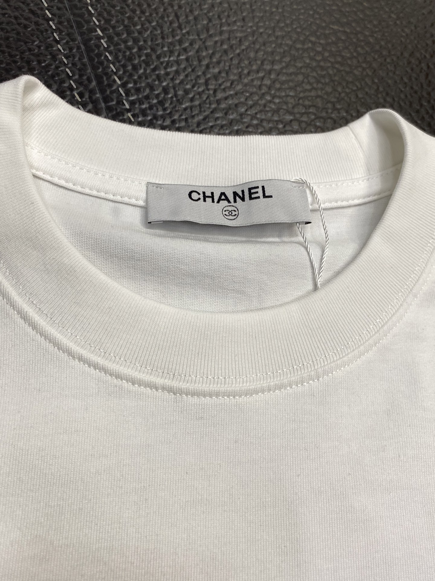 。CHANEL香奈儿💥独家专供新款原单男士休闲短袖 高端定制 高版本 时尚百搭爆款⚠️⚠️✨✨进口面料 