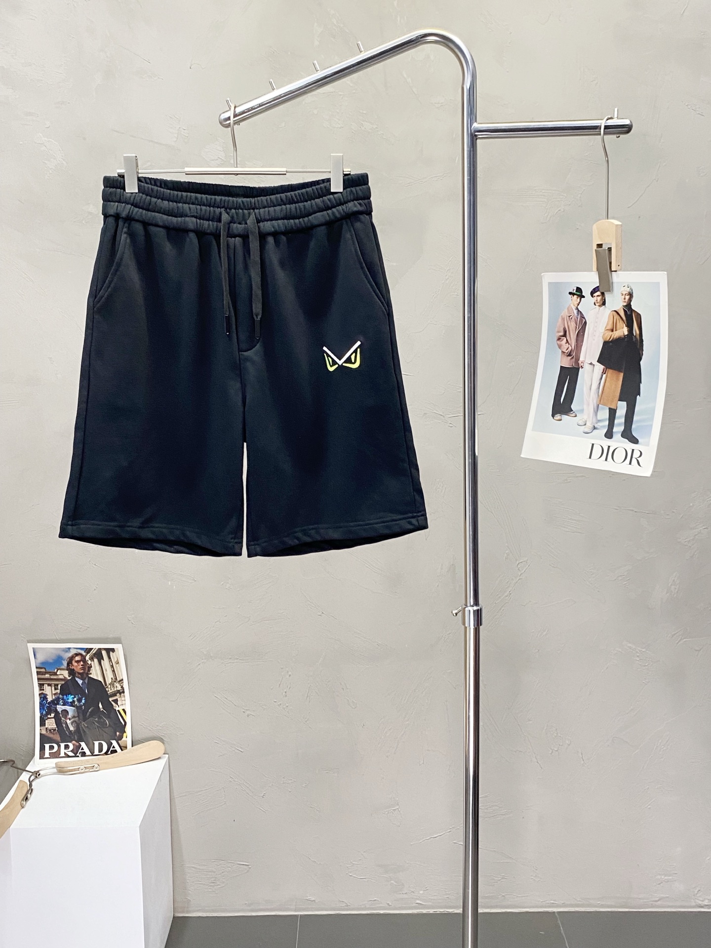 。FENDI芬迪💥独家专供新款休闲短裤🩳高端版本 专柜定制面料 透气舒适度高，细节无可挑剔，品牌元素设计