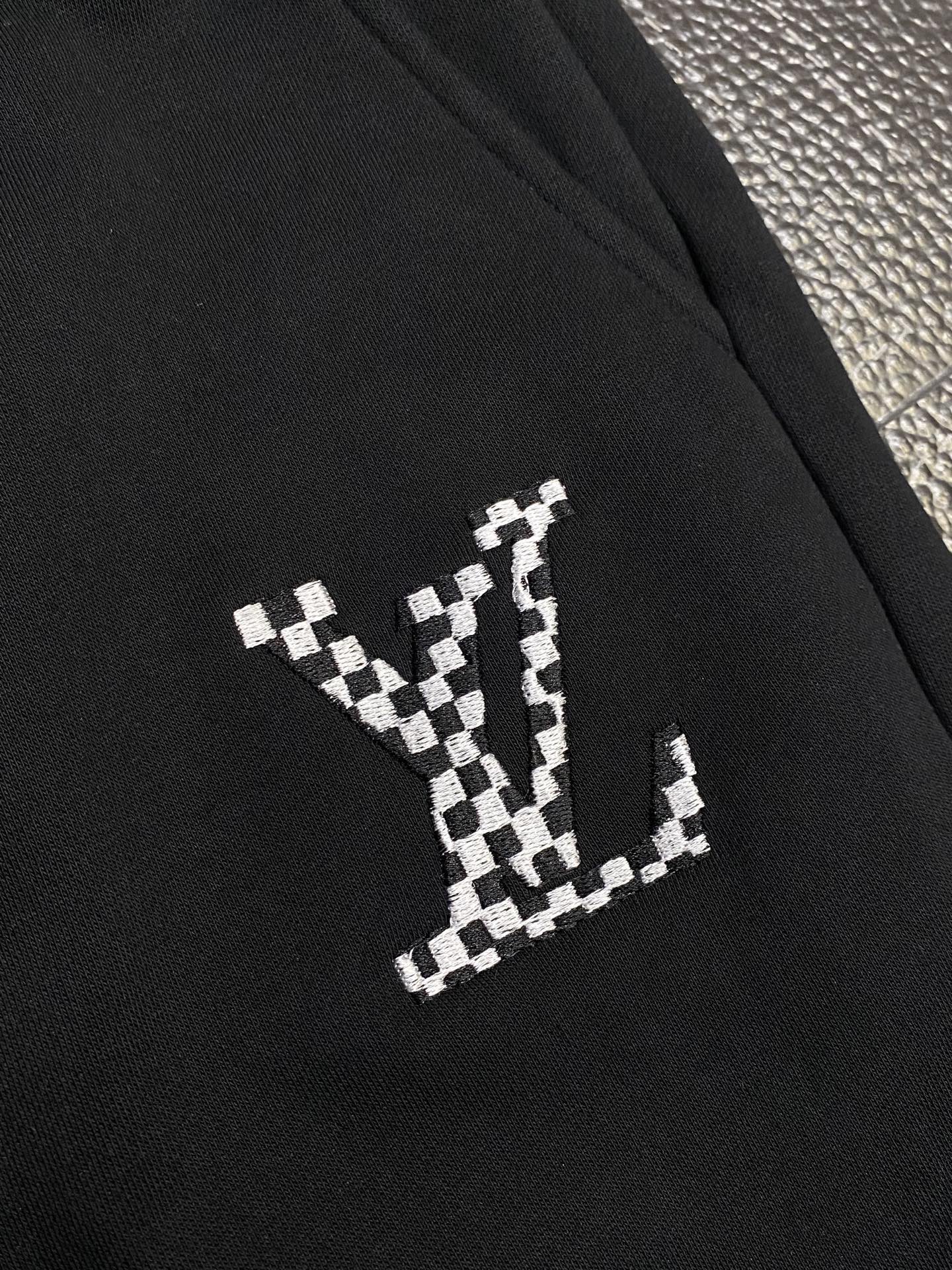。Louis Vuitton路易威登💥独家专供新款休闲短裤🩳高端版本 专柜定制面料 透气舒适度高，细节无