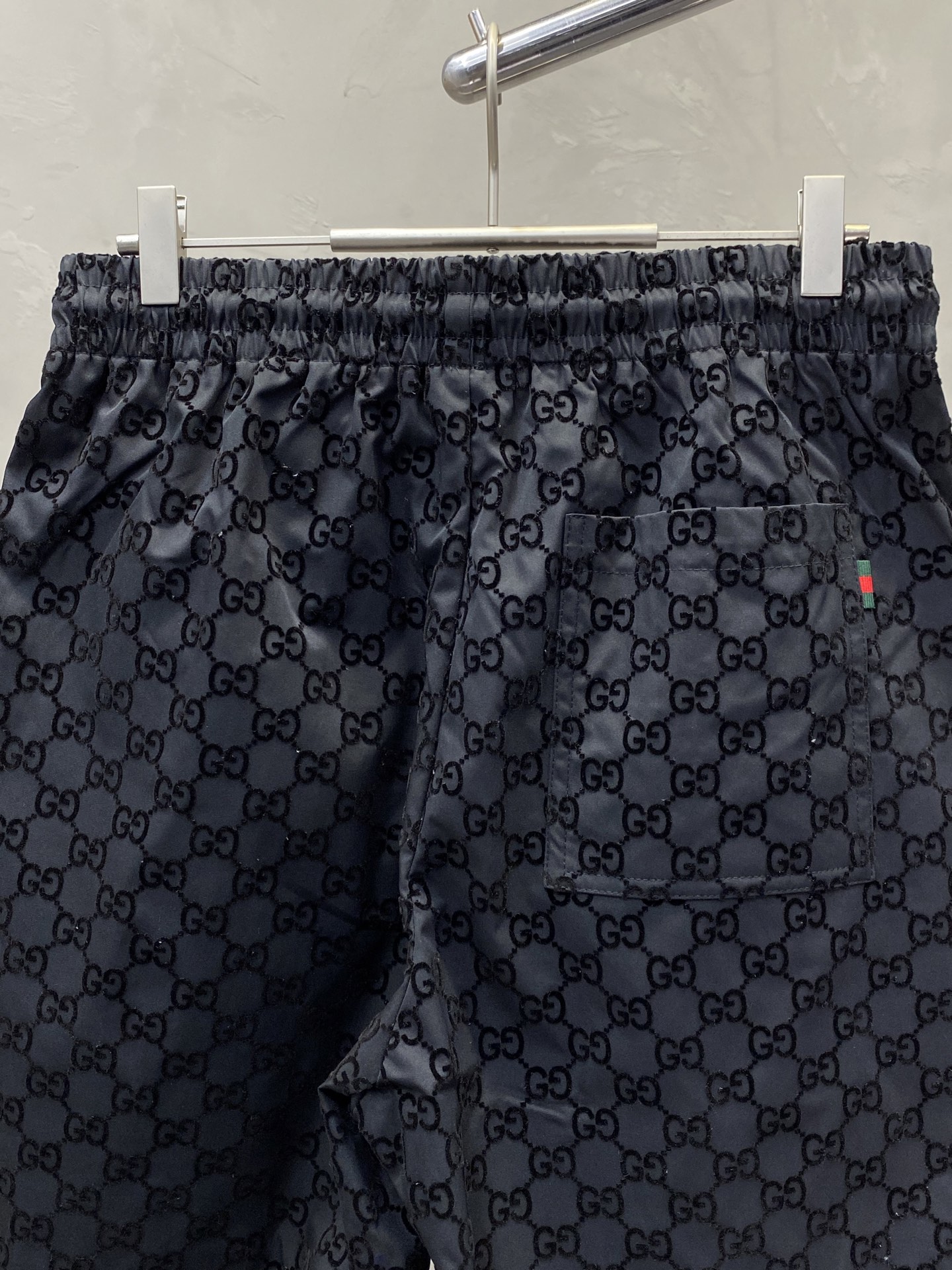 。Gucci古驰🩳独家专供新款 短裤高端版本！专柜定制面料 透气舒适度高，细节无可挑剔，品牌元素设计理念