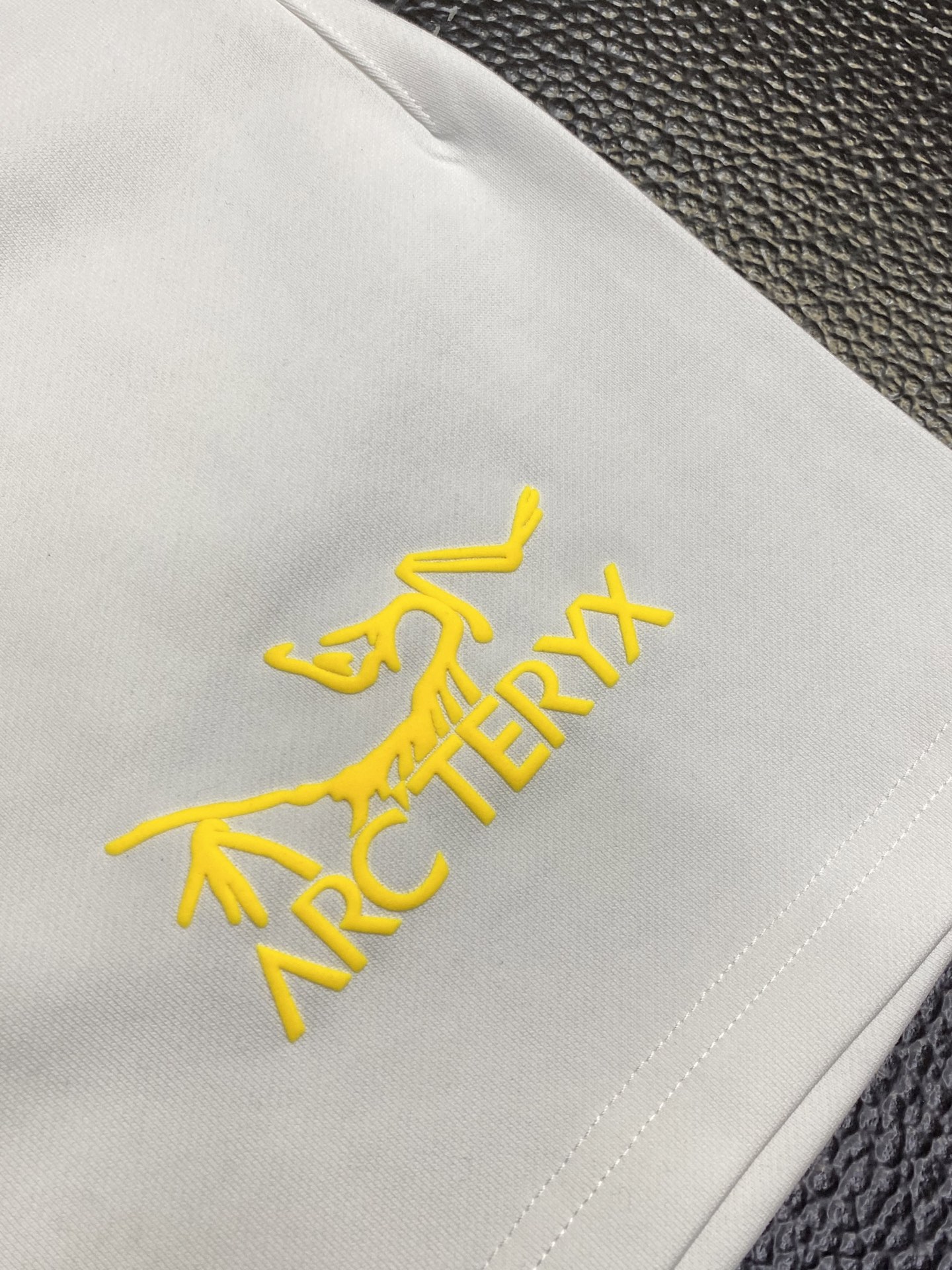 。Arc’teryx始祖鸟💥独家专供新款休闲短裤🩳高端版本！专柜定制面料 透气舒适度高，细节无可挑剔，品