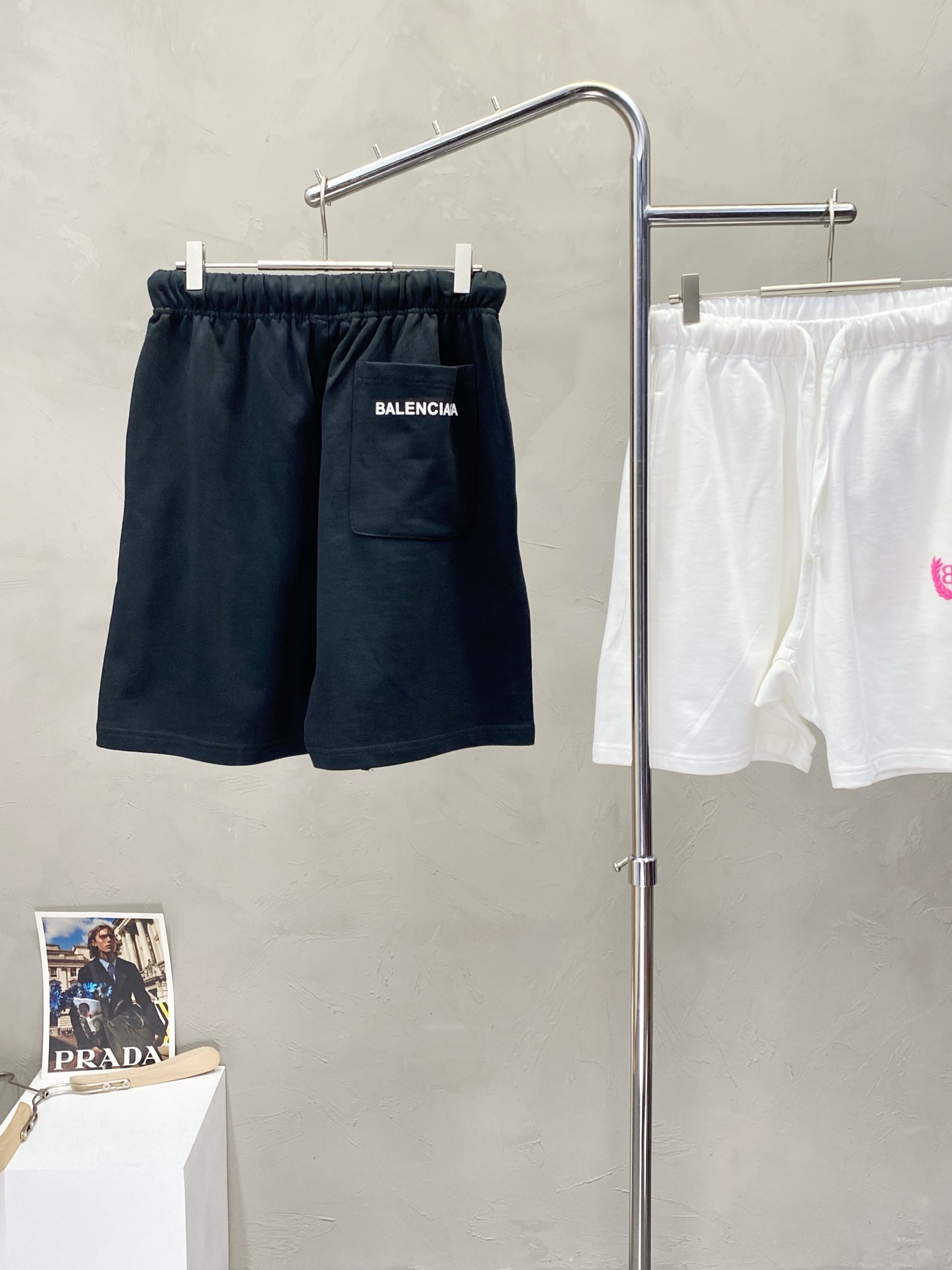 。Balenciga巴黎世家💥独家专供新款休闲短裤🩳高端版本！专柜定制面料 透气舒适度高，细节无可挑剔，