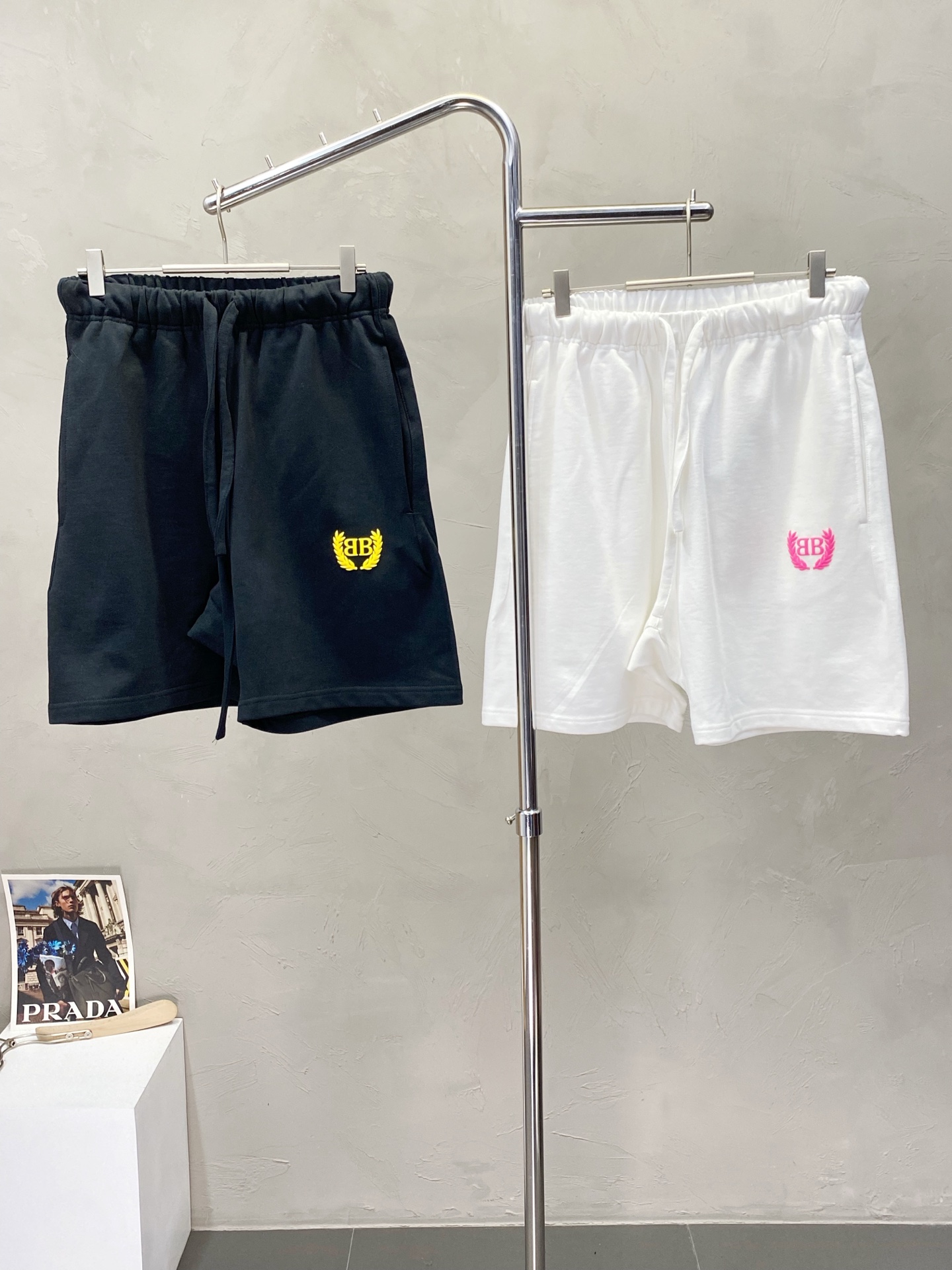 。Balenciga巴黎世家💥独家专供新款休闲短裤🩳高端版本！专柜定制面料 透气舒适度高，细节无可挑剔，