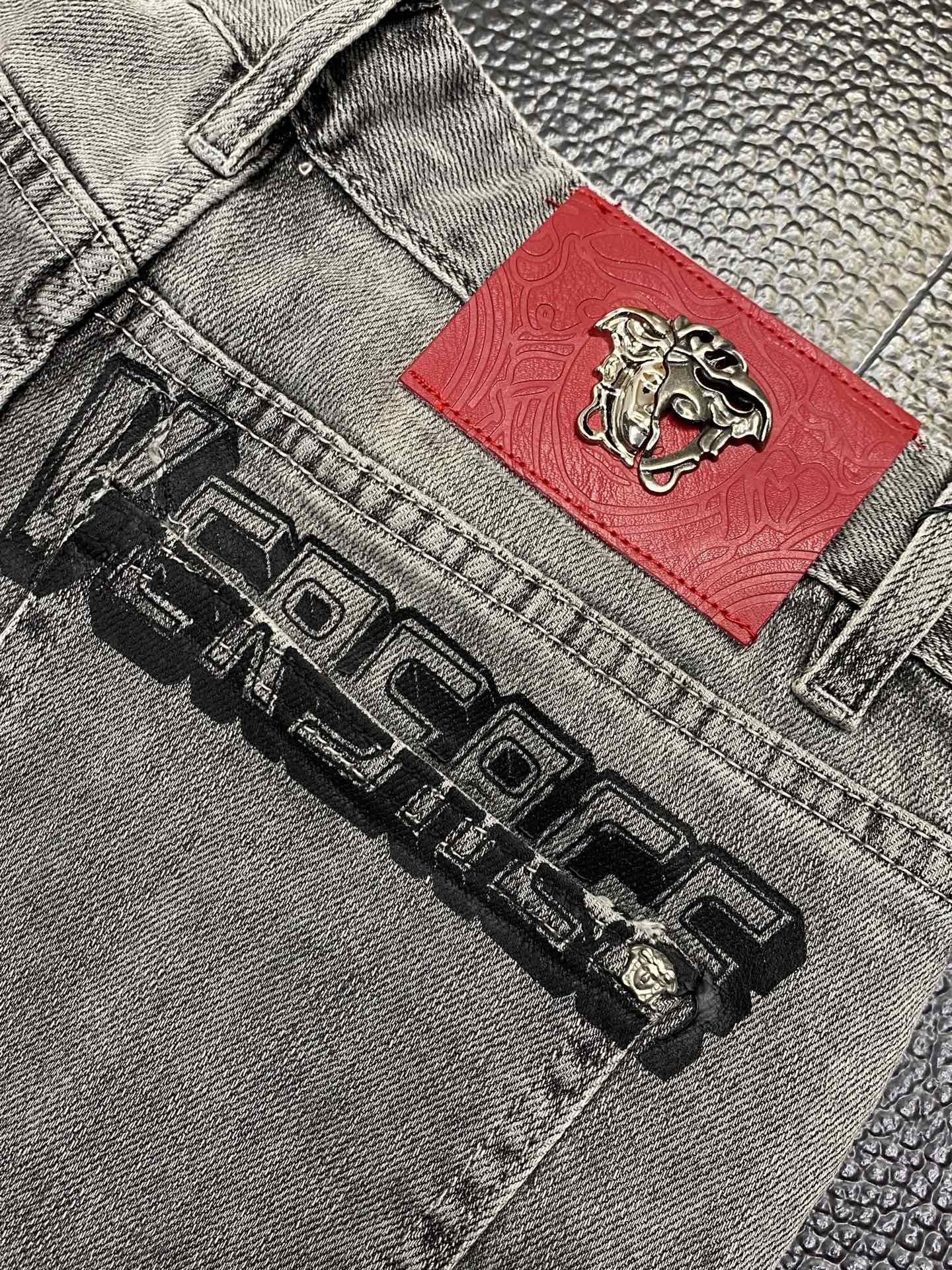 。Versace范思哲💥独家专供新款休闲牛仔短裤🩳 高端版本！专柜定制面料 透气舒适度高，细节无可挑剔，