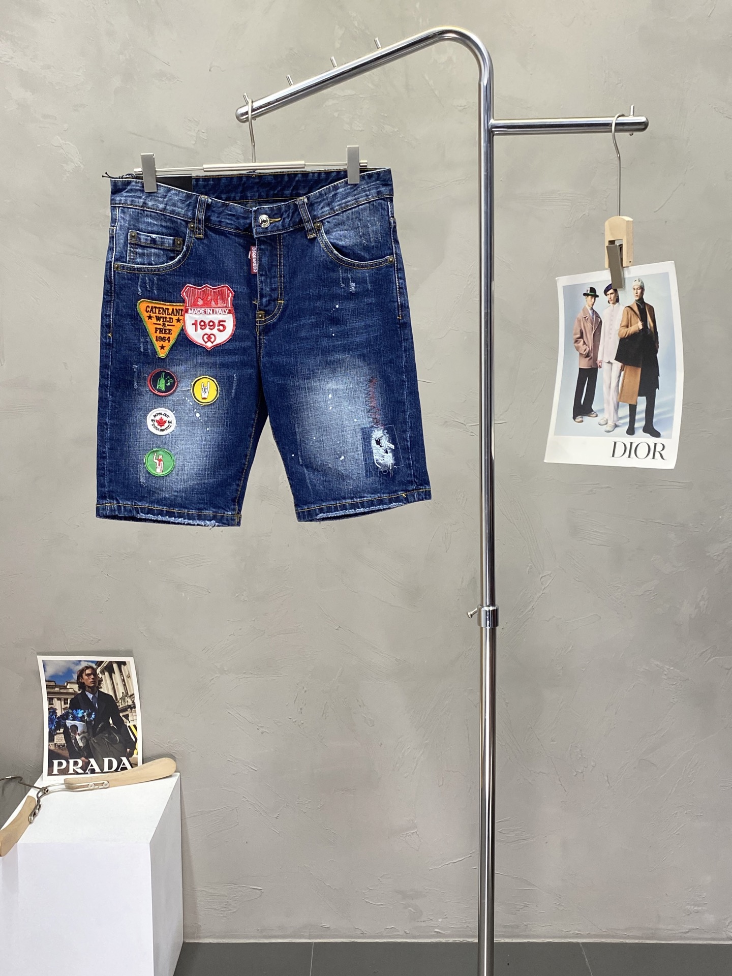 。DSQUARED2第二次方💥独家专供新款休闲牛仔短裤🩳 高端版本！专柜定制面料 透气舒适度高，细节无可