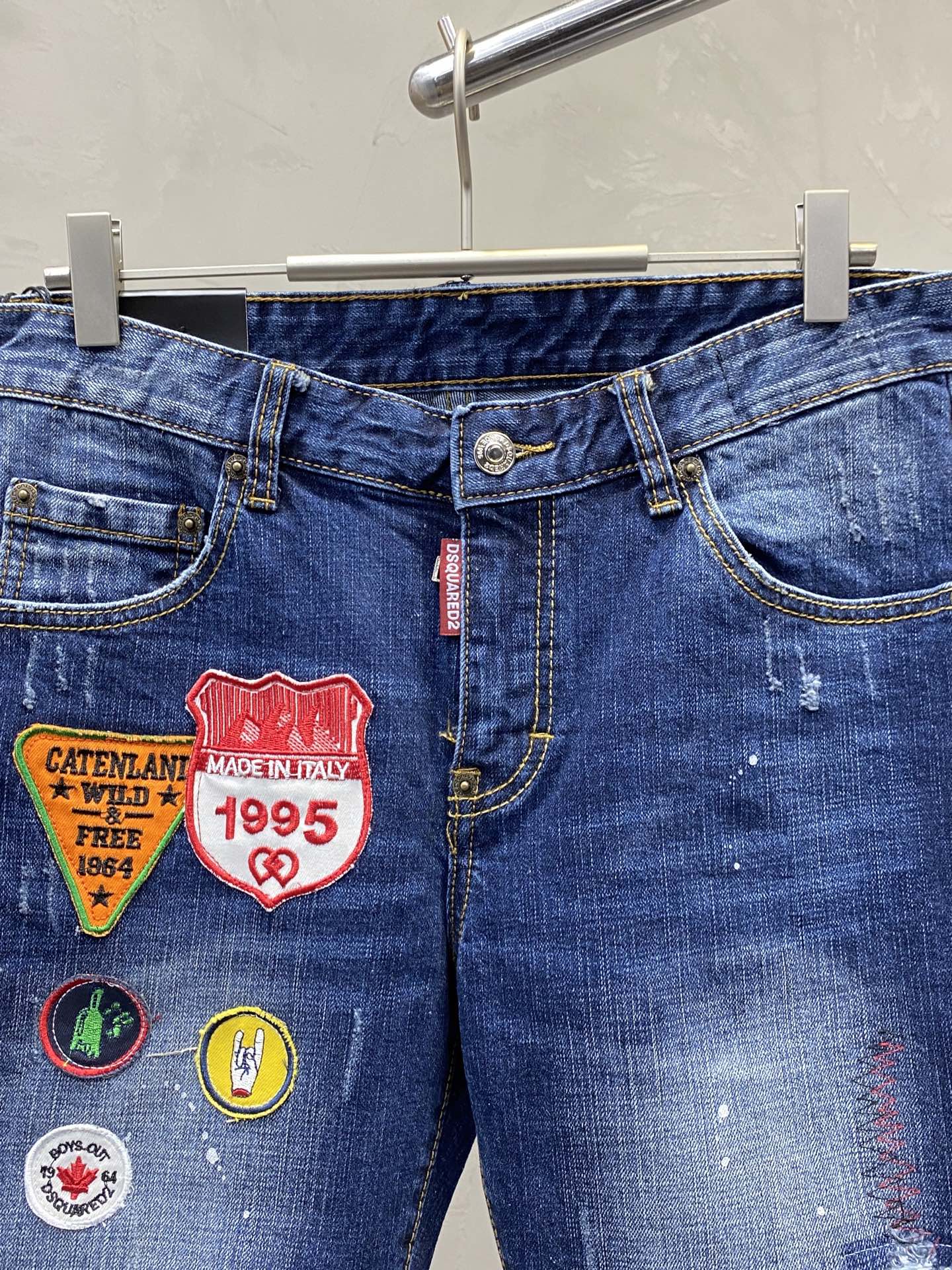 。DSQUARED2第二次方💥独家专供新款休闲牛仔短裤🩳 高端版本！专柜定制面料 透气舒适度高，细节无可