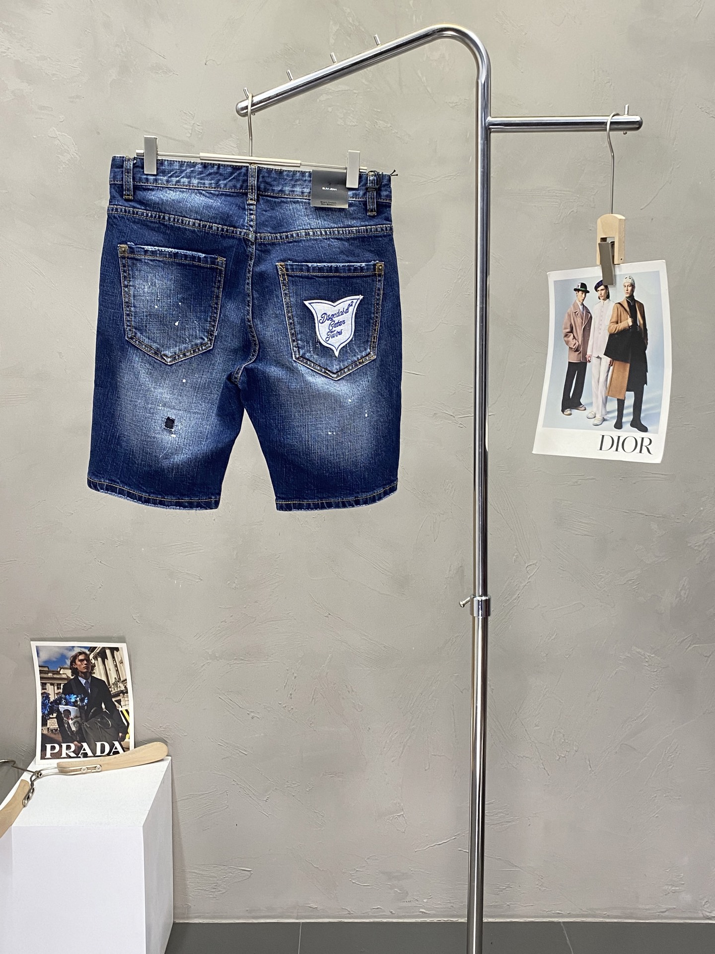 。DSQUARED2第二次方💥独家专供新款休闲牛仔短裤🩳 高端版本！专柜定制面料 透气舒适度高，细节无可