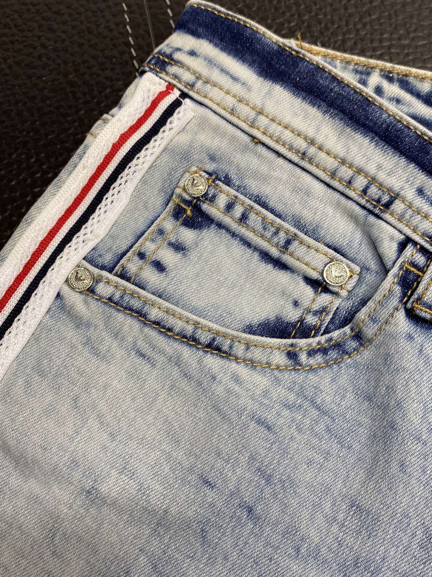 。ARMANI阿玛尼💥独家专供新款休闲牛仔短裤🩳 高端版本！专柜定制面料 透气舒适度高，细节无可挑剔，品