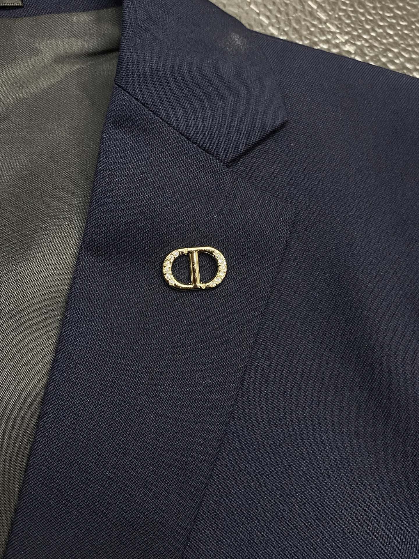/套。Dior迪奥💥春秋新款西服套装，外贸公司订单 简约休闲西装外套，独家专供进口原版聚酯纤维面料，透气
