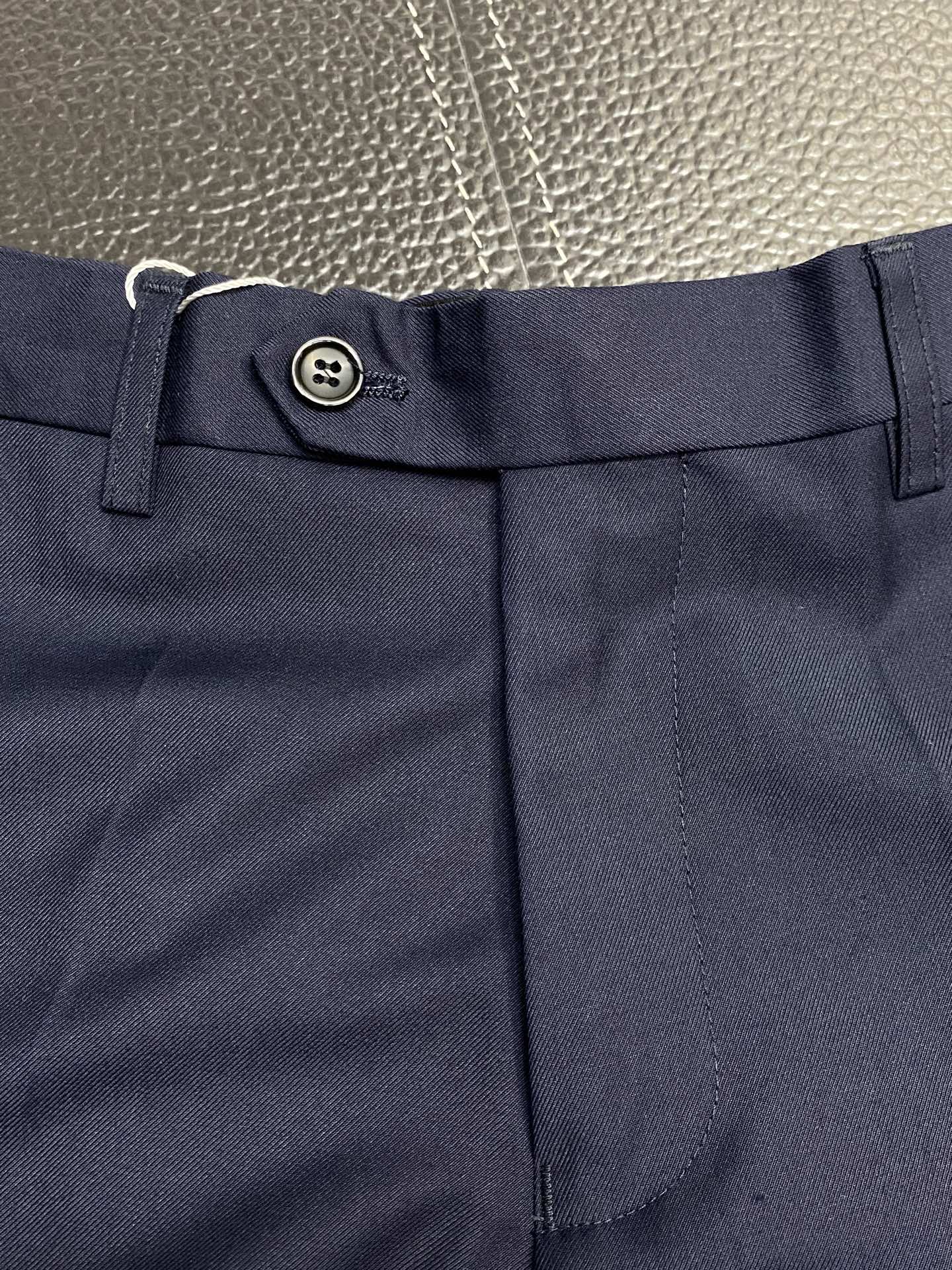 /套。Dior迪奥💥春秋新款西服套装，外贸公司订单 简约休闲西装外套，独家专供进口原版聚酯纤维面料，透气
