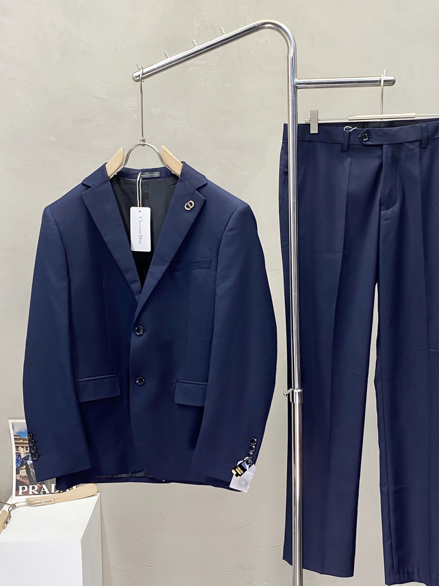 /套。Dior迪奥💥春秋新款西服套装，外贸公司订单 简约休闲西装外套，独家专供进口原版聚酯纤维面料，透气