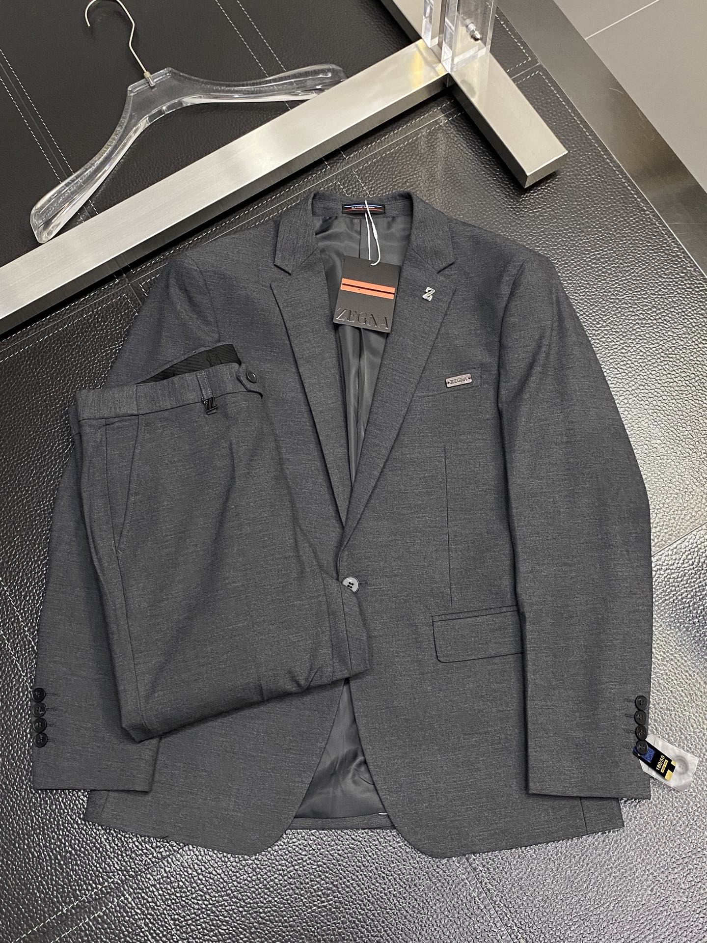 /套。ZEGNA杰尼亚💥春秋新款西服套装，外贸公司订单 简约休闲西装外套，独家专供进口原版聚酯纤维面料，