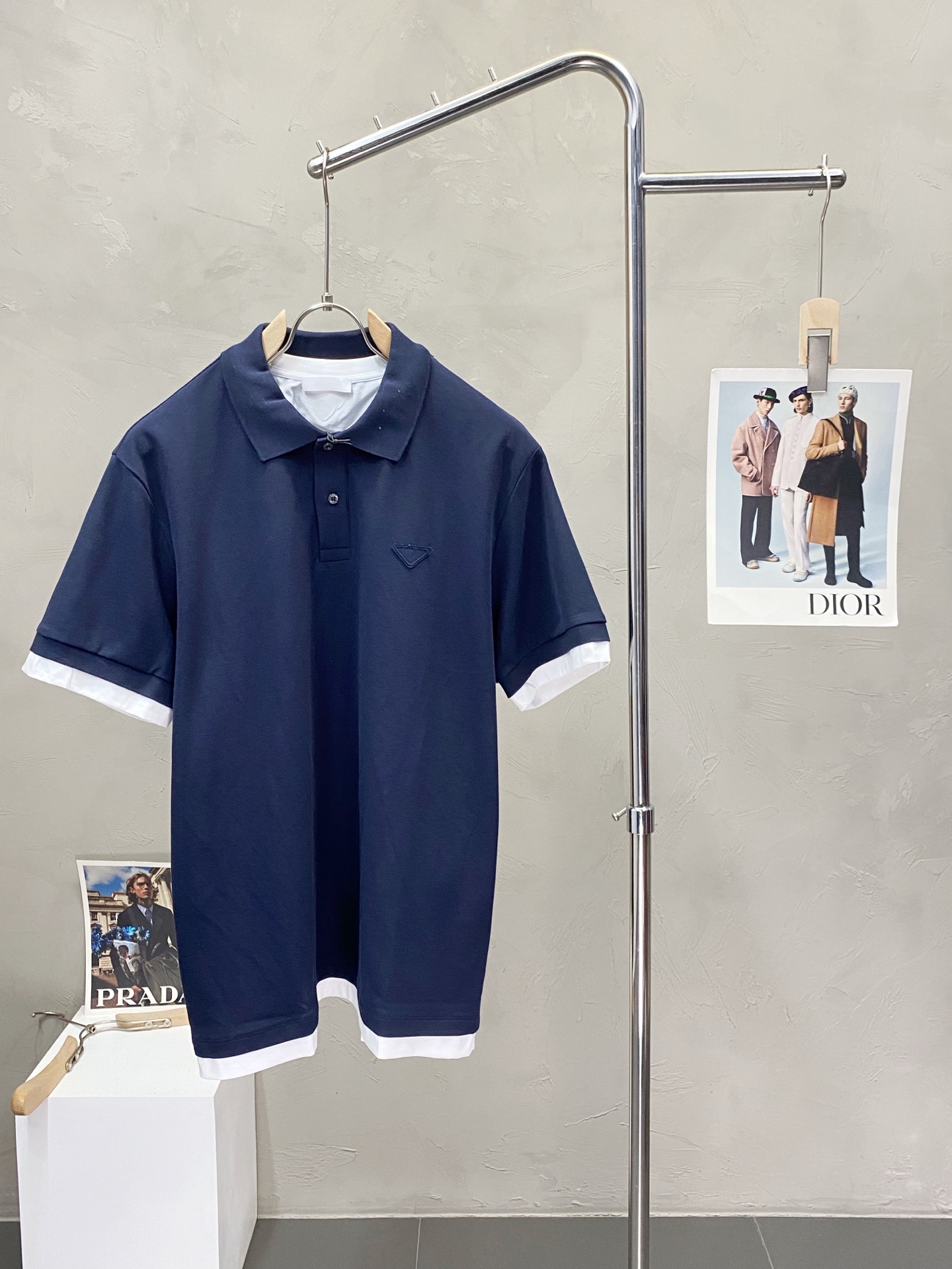 NO:412607,.Prada exclusively offers new original single men's casual Polo short sleeves, high-end customization, high-end version, fashionable and versatile imported fabric, super soft and delicate, skin-friendly and comfortable to wear, high-end boutique, OEM, fine production, very good for the upper body, men's essential items, complete three standards, S-XL,,prada,prada,T-shirt,alexander wang19860909.Prada普拉达独家专供新款原单男士休闲Polo短袖 高端定制 高端版本 时尚百搭爆款进口面料 手感超柔软细腻 穿着亲肤舒适 高端精品 代工厂精细做上身非常赞 男士必备单品 三标齐全 码数S-XL,,prada,prada,T-shirt,alexander wang,Men's clothing