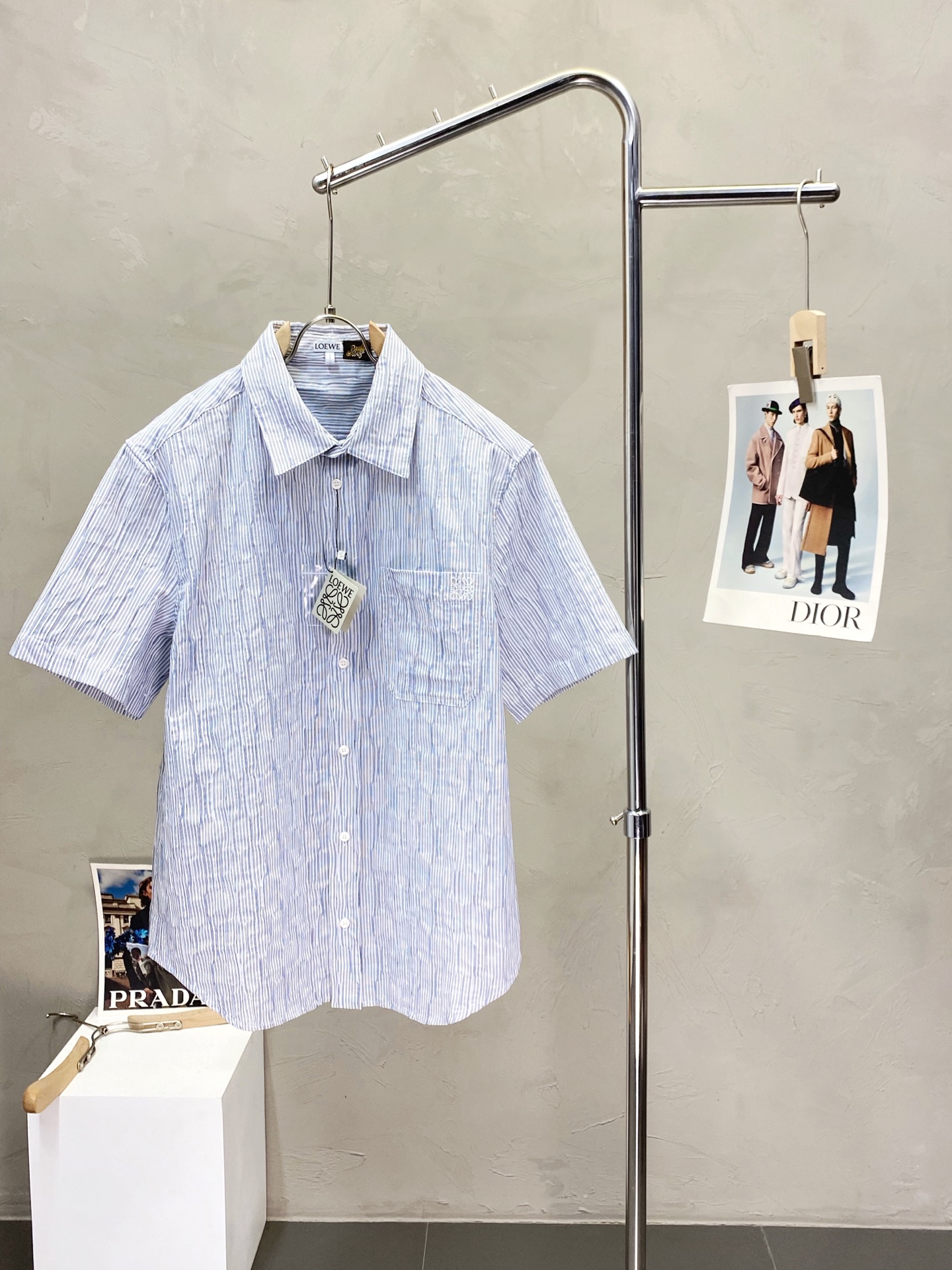 NO:412546,.LOEWE exclusively offers new original single men's casual Polo short-sleeved shirts. High-end customization. High-end version. Fashionable and versatile imported fabrics. Super soft and delicate touch. Comfortable skin-friendly and comfortable to wear. High-end boutique. OEM is very good. Men's must-have items. Complete three standards. S-XL,,loewe,loewe,shirts,T-shirts,alexander wang.19860909.LOEWE罗意威独家专供新款原单男士休闲Polo短袖衬衫 高端定制 高端版本 时尚百搭爆款进口面料 手感超柔软细腻 穿着亲肤舒适 高端精品 代工厂精细做上身非常赞 男士必备单品 三标齐全 码数S-XL,,loewe,loewe,shirts,T-shirt,alexander wang,Men's clothing