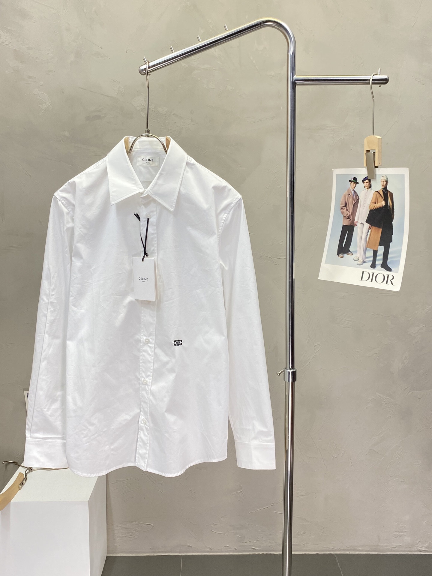 NO:412553,.CELINE exclusively offers new original single men's casual embroidered shirts, high-end customization, high-end version, fashionable and versatile imported fabrics, super soft and delicate, skin-friendly and comfortable to wear, high-end boutique, OEM, fine-made top body, very good, men's essential items, three standards, 46-52,,celine,celine,shirts,alexander wang19860909.CELINE赛琳独家专供新款原单男士休闲刺绣衬衫 高端定制 高端版本 时尚百搭爆款进口面料 手感超柔软细腻 穿着亲肤舒适 高端精品 代工厂精细做上身非常赞 男士必备单品 三标齐全 码数46-52,,celine,celine,shirts,alexander wang,Men's clothing