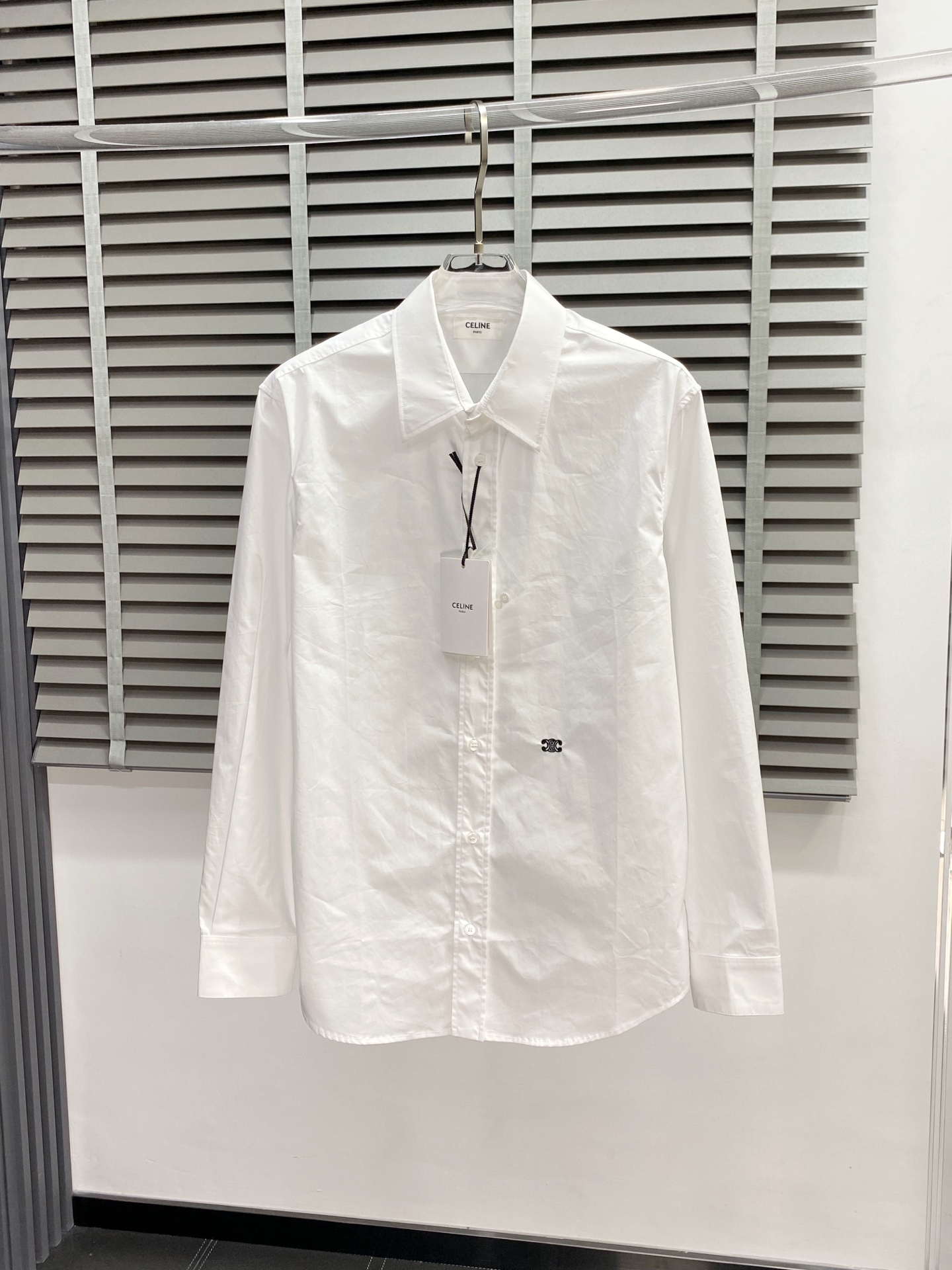 NO:419721,.CELINE exclusively offers new original single men's casual embroidered shirts, high-end customization, high-end version, fashionable and versatile imported fabrics, super soft and delicate, skin-friendly and comfortable to wear, high-end boutique, OEM, fine-made top body, very good, men's essential items, three standards, 46-52,,celine,celine,shirts,alexander wang19860909.CELINE赛琳独家专供新款原单男士休闲刺绣衬衫 高端定制 高端版本 时尚百搭爆款进口面料 手感超柔软细腻 穿着亲肤舒适 高端精品 代工厂精细做上身非常赞 男士必备单品 三标齐全 码数46-52,,celine,celine,shirts,alexander wang,Men's clothing