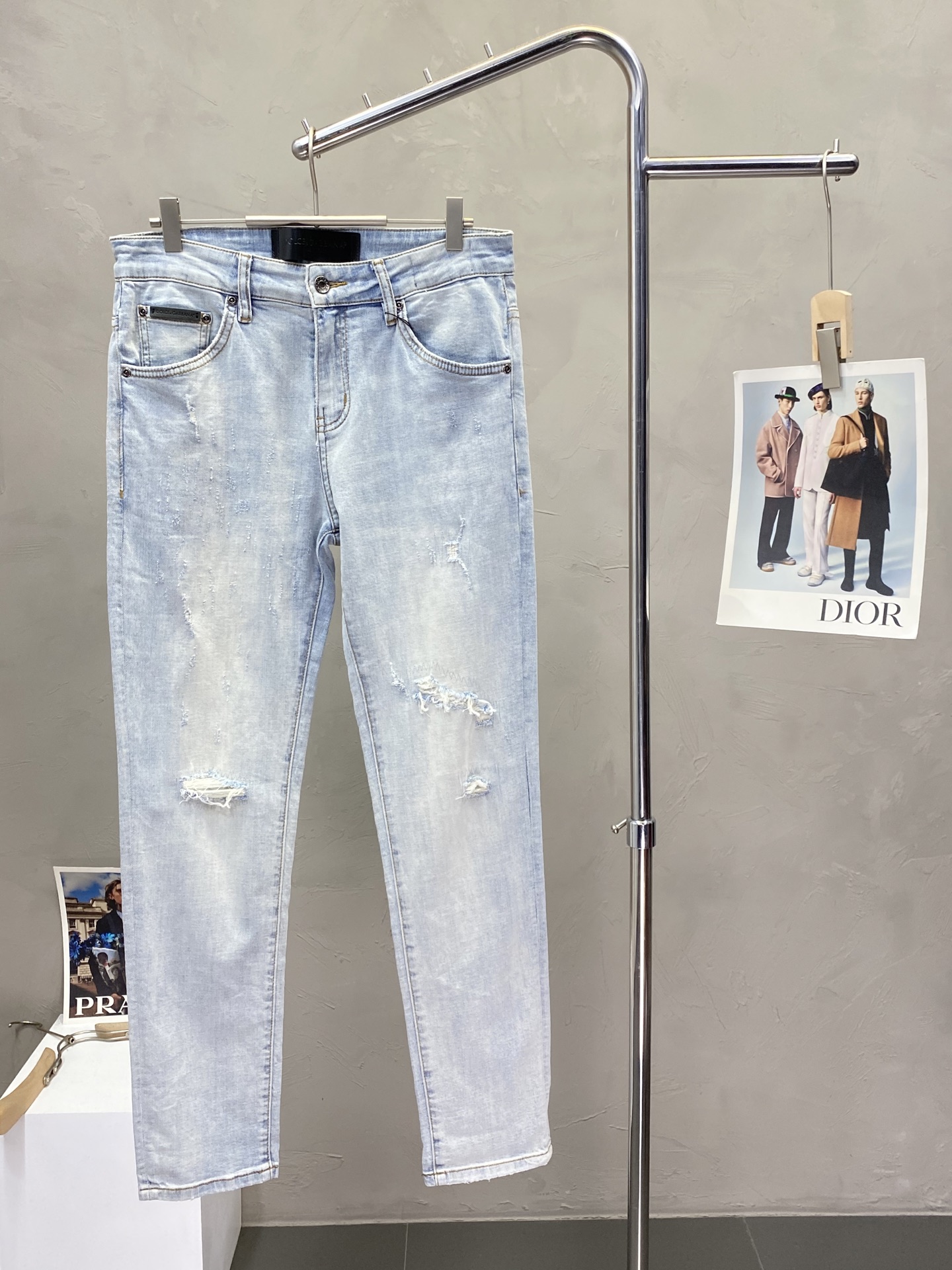 NO:415870,.Dolce & Gabbana exclusively offers new styles of casual jeans high-end version!  Customized fabrics for counters are breathable and comfortable, with impeccable details, and the brand element design concept reflects high quality. The feel is delicate and soft!  It is casually cut, with a great upper body style!  Number of codes: 29-36 (no 35), Dolce & Gabbana, Dolce & Gabbana, jeans, alexander wang19860909.Dolce&Gabbana杜嘉班纳独家专供新款 休闲牛仔裤高端版本！专柜定制面料 透气舒适度高,细节无可挑剔,品牌元素设计理念,体现高品质.手感细腻柔软！呈现休闲裁剪,上身版型超赞！码数:29-36（无35）,,Dolce&Gabbana,Dolce&Gabbana,jeans,alexander wang,Men's clothing