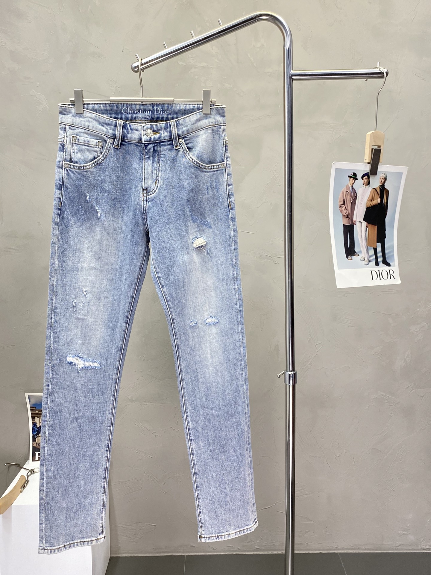 NO:412512,.Dior exclusively available in new styles, high-end version of casual jeans!  Customized fabrics for counters are breathable and comfortable, with impeccable details, and the brand element design concept reflects high quality. The feel is delicate and soft!  It is casually cut, with a great upper body style!  Number of codes: 29-36 (no 35), dior, dior, jeans, alexander wang19860909.Dior迪奥独家专供新款 休闲牛仔裤高端版本！专柜定制面料 透气舒适度高,细节无可挑剔,品牌元素设计理念,体现高品质.手感细腻柔软！呈现休闲裁剪,上身版型超赞！码数:29-36（无35）,,dior,dior,jeans,alexander wang,Men's clothing