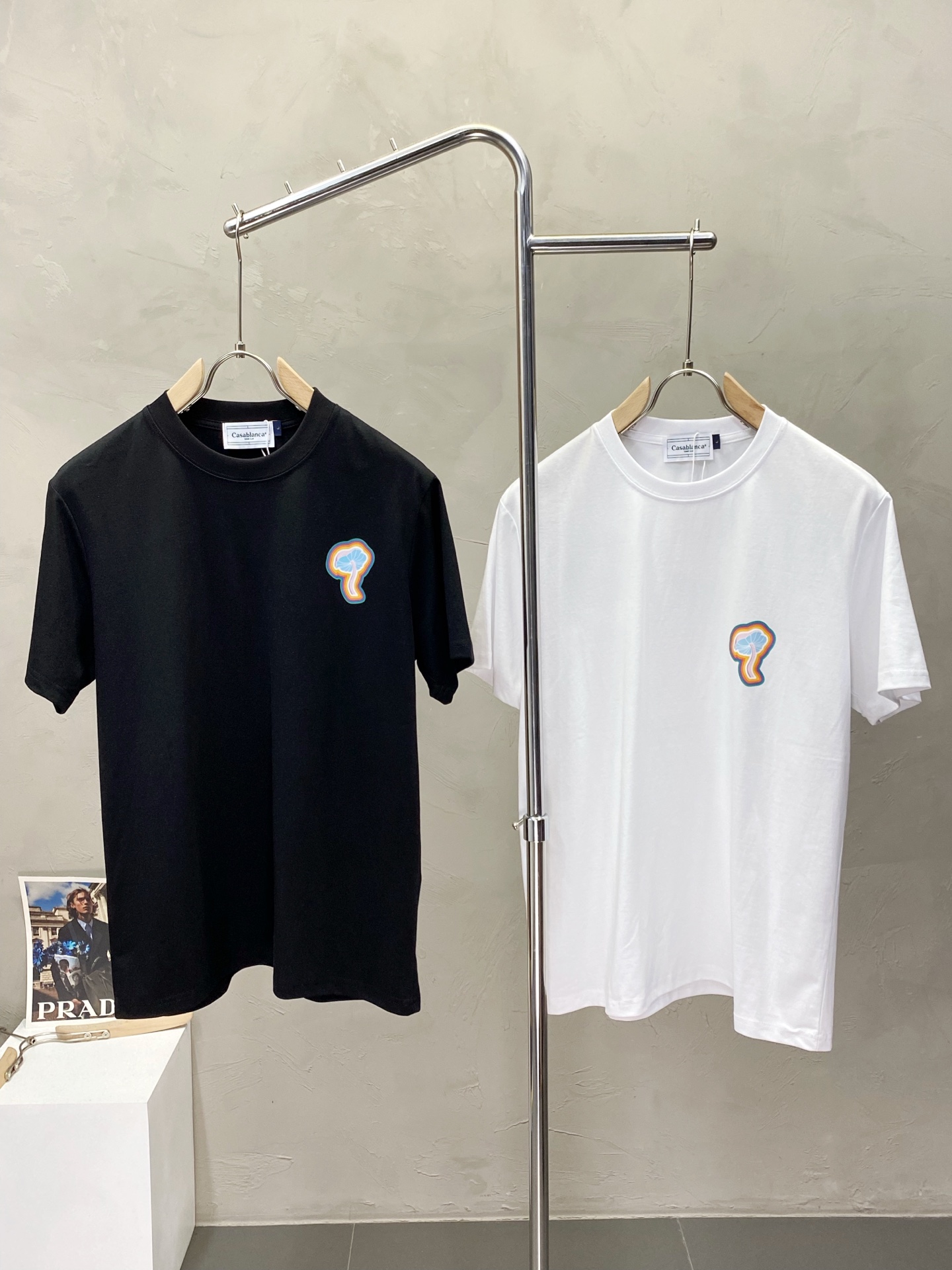 NO:419650,.Casa Blance exclusively offers new original single men's casual spring and summer short sleeves, high-end customization, high-end version, fashionable and versatile imported fabric, super soft and delicate, skin-friendly and comfortable to wear, high-end boutique, OEM factory fine-made top body, very good, men's essential items, three standards, 46-54,,T-shirt,alexander wang19860909.Casa Blance卡莎布兰卡独家专供新款原单男士休闲春夏短袖 高端定制 高端版本 时尚百搭爆款进口面料 手感超柔软细腻 穿着亲肤舒适 高端精品 代工厂精细做上身非常赞 男士必备单品 三标齐全 码数46-54,,T-shirt,alexander wang,Men's clothing