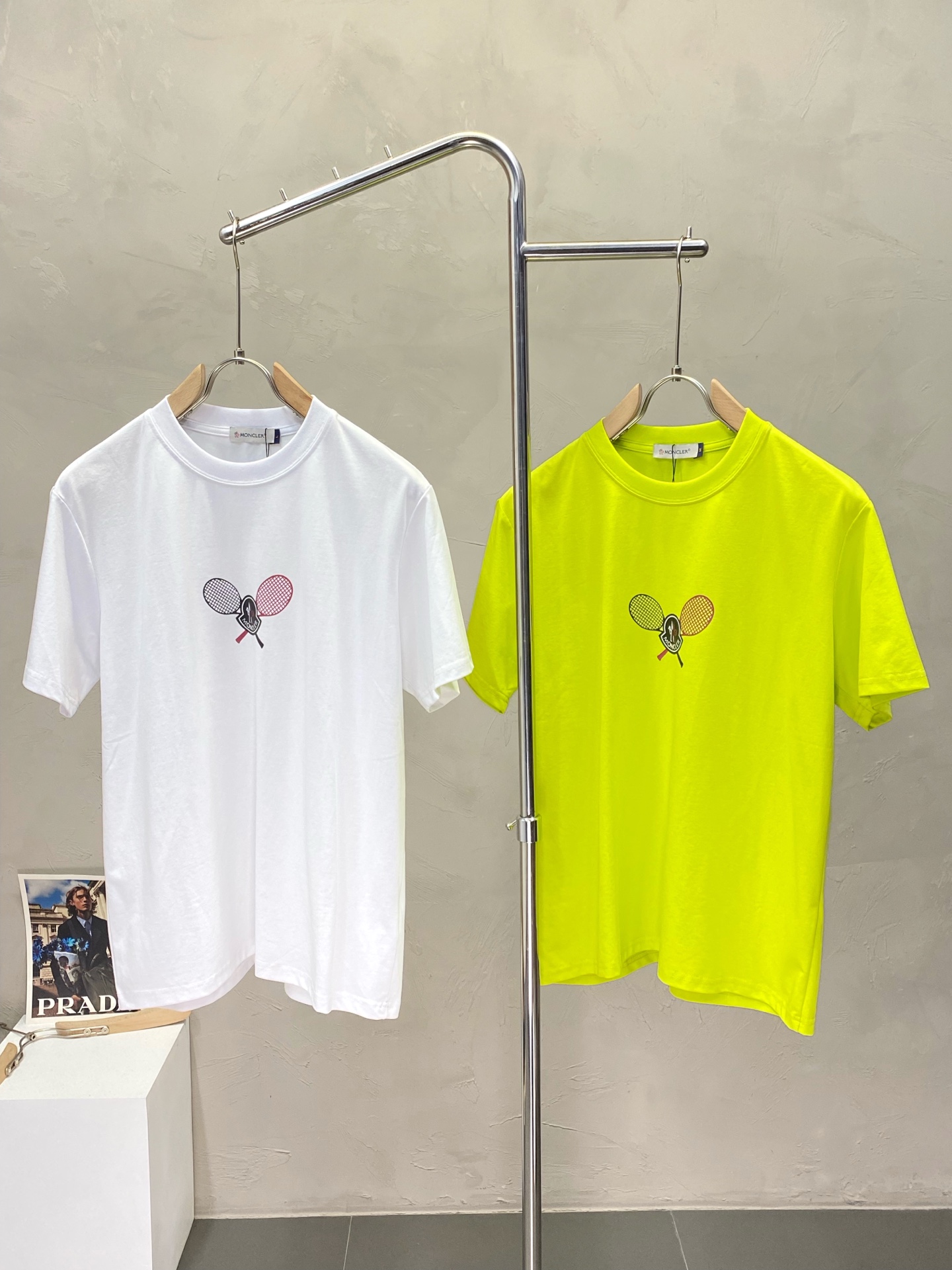 NO:415933,.Moncler mask exclusively provides new original single men's casual spring and summer short sleeves, high-end customization, high-end version, fashionable and versatile imported fabric, super soft and delicate, skin-friendly and comfortable to wear, high-end boutique, OEM factory fine-made top body, very good, men's essential items, three standards, 46-54,,Moncler, T-shirt, alexander wang19860909.Moncler蒙口独家专供新款原单男士休闲春夏短袖 高端定制 高端版本 时尚百搭爆款进口面料 手感超柔软细腻 穿着亲肤舒适 高端精品 代工厂精细做上身非常赞 男士必备单品 三标齐全 码数46-54,,Moncler,T-shirt,alexander wang,Men's clothing