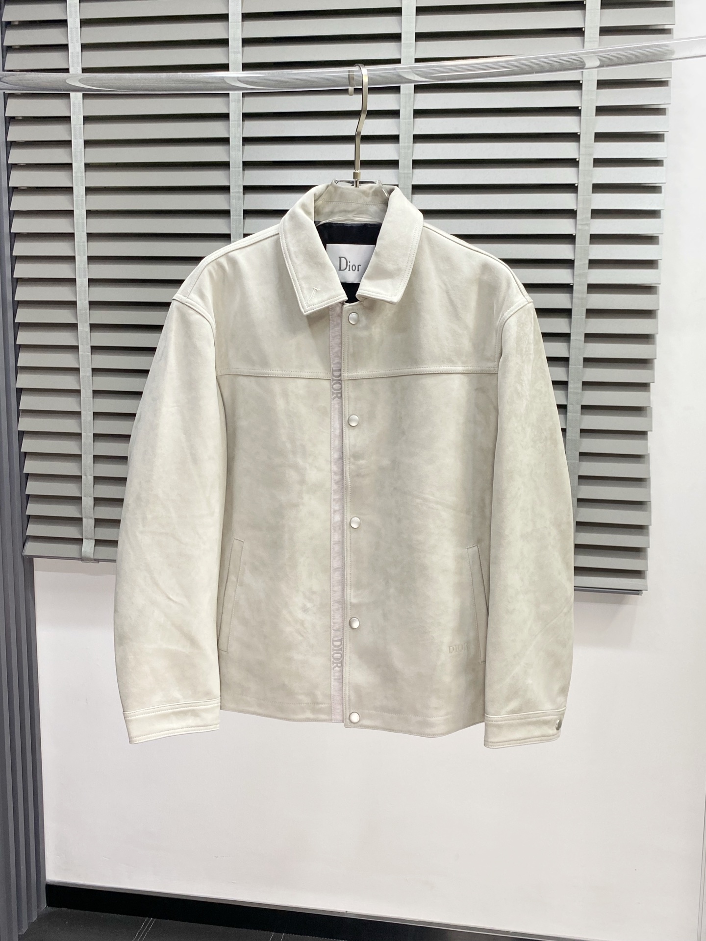 NO:426330,.Leather Jacket - Dior exclusively offers the latest autumn and winter leather jackets. Classic design and long coats with great appearance. Imported leather imported fabrics. Quality is even more unscrupulous. You can buy them directly. You can't get it wrong! Through the detailed pictures, you can feel its powerful aura, and the warm-concentration effect is significant, so you don’t have to worry about the chill at all! It is both fashionable and functional, and the whole style looks more luxurious and elegant! Size 48-56, Dior, Dior, Jackets & coats,leather jacket,alexander wang19860909.皮衣- Dior迪奥独家专供最新秋冬皮衣外套 经典设计与颜值爆棚的长款大衣外套 进口皮进口面料 品质更是无法挑剔品控可以直接入手,不容过错的高端臻品！通过细节图片便可感受到它强悍的气场,聚温保暖效果显著,完全不用担心会有一点寒意！时尚与功能性兼备,整款显得更加的奢华大气！ 尺码48-56,,dior,dior,jackets & coats,leather jacket,alexander wang,Men's clothing