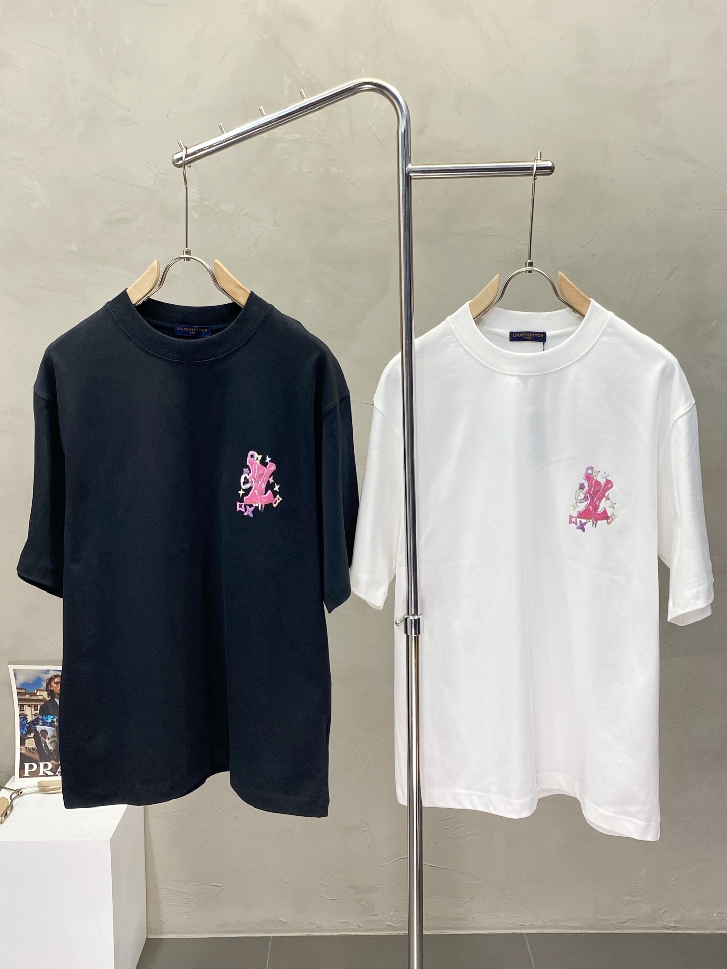 NO:419770,.Louis Vuitton exclusively offers new original single men's casual short sleeves, high-end customization, high-end version, fashionable and versatile imported fabric, super soft and delicate, skin-friendly and comfortable to wear, high-end boutique, OEM, fine-made top body, very good, men's essential items, three standards, S-2XL,,louis vuitton,louis vuitton,T-shirt,alexander wang19860909.Louis Vuitton路易威登独家专供新款原单男士休闲短袖 高端定制 高端版本 时尚百搭爆款进口面料 手感超柔软细腻 穿着亲肤舒适 高端精品 代工厂精细做上身非常赞 男士必备单品 三标齐全 码数S-2XL,,louis vuitton,louis vuitton,T-shirt,alexander wang,Men's clothing