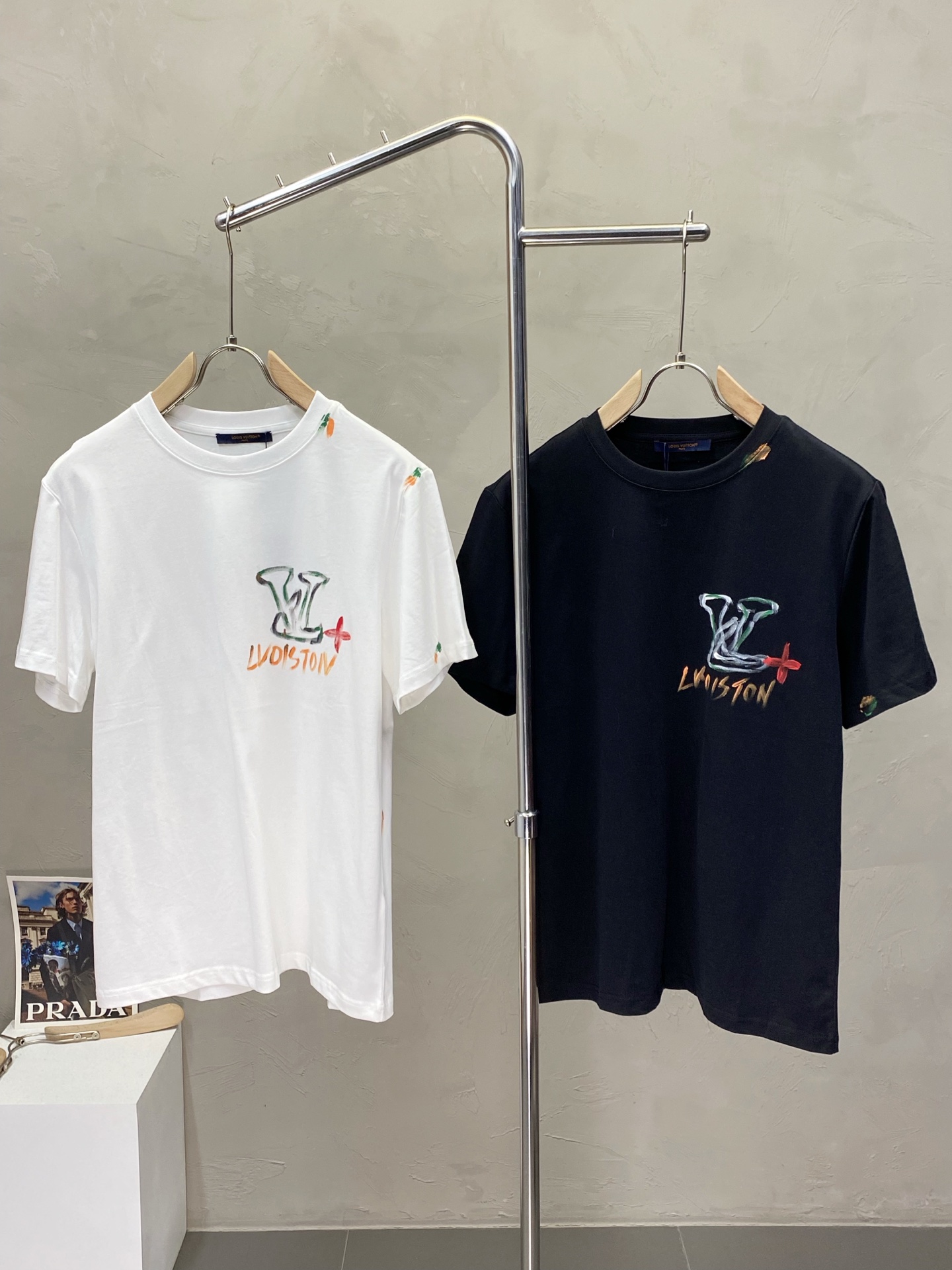 NO:419689,.Louis Vuitton exclusively offers new original single men's casual short sleeves, high-end customization, high-end version, fashionable and versatile imported fabric, super soft and delicate, skin-friendly and comfortable to wear, high-end boutique, OEM, fine-made top body, very good, men's essential items, three standards, S-2XL,,louis vuitton,louis vuitton,T-shirt,alexander wang19860909.Louis Vuitton路易威登独家专供新款原单男士休闲短袖 高端定制 高端版本 时尚百搭爆款进口面料 手感超柔软细腻 穿着亲肤舒适 高端精品 代工厂精细做上身非常赞 男士必备单品 三标齐全 码数S-2XL,,louis vuitton,louis vuitton,T-shirt,alexander wang,Men's clothing