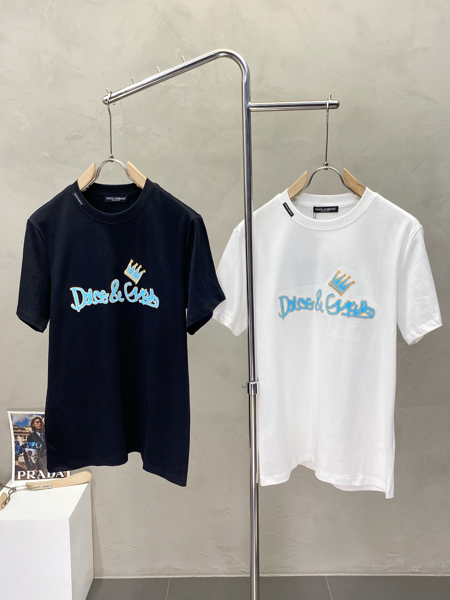 NO:419778,.Dolce & Gabbana exclusively offers new original single men's casual short sleeves, high-end customization, high-end version, fashionable and versatile imported fabric, super soft and delicate, skin-friendly and comfortable to wear, high-end boutique, OEM, fine-made top body, very good, men's essential items, three standards, S-2XL,, Dolce & Gabbana, Dolce & Gabbana, T-shirt, alexander wang19860909.Dolce&Gabbana杜嘉班纳独家专供新款原单男士休闲短袖 高端定制 高端版本 时尚百搭爆款进口面料 手感超柔软细腻 穿着亲肤舒适 高端精品 代工厂精细做上身非常赞 男士必备单品 三标齐全 码数S-2XL,,Dolce&Gabbana,Dolce&Gabbana,T-shirt,alexander wang,Men's clothing