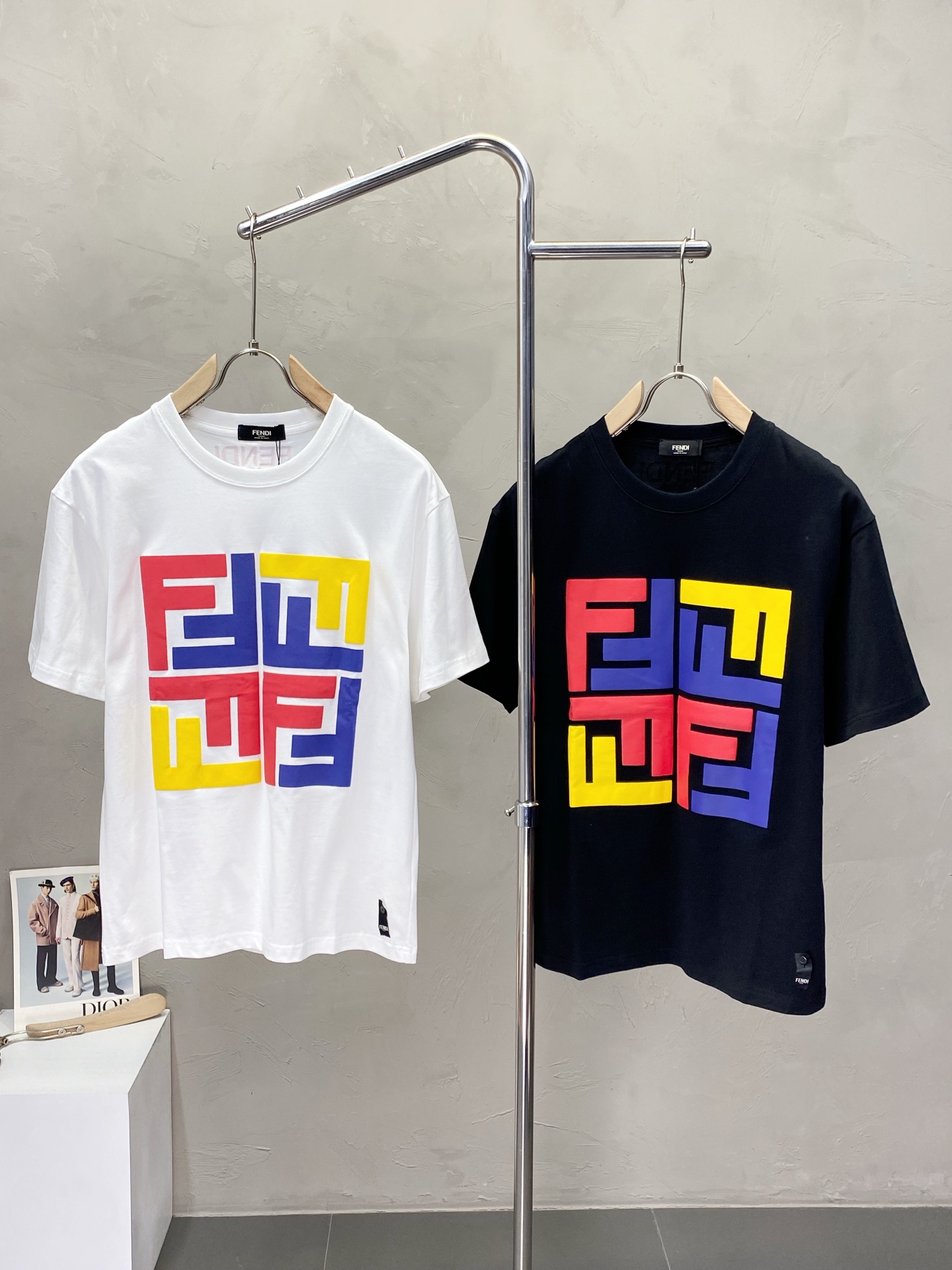 NO:451695,.FENDI exclusively offers new original single men's casual short sleeves, high-end customization, high-end version, fashionable and versatile imported fabric, super soft and delicate, skin-friendly and comfortable to wear, high-end boutique, OEM, fine-made, very good for the upper body, men's essential items, complete three standards, M-3XL,,fendi,fendi,T-shirt,alexander wang19860909.FENDI芬迪独家专供新款原单男士休闲短袖 高端定制 高版本 时尚百搭爆款进口面料 手感超柔软细腻 穿着亲肤舒适 高端精品 代工厂精细做上身非常赞 男士必备单品 三标齐全 码数M-3XL,,fendi,fendi,T-shirt,alexander wang,Men's clothing