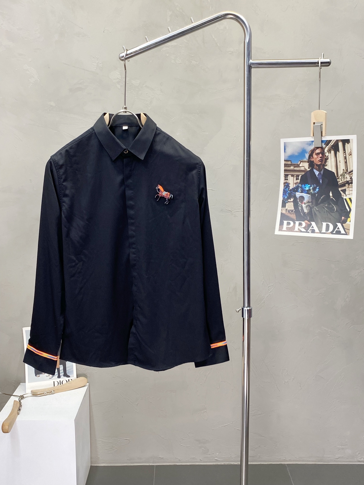 NO:422967,.Hermès exclusively offers new original single men's casual long-sleeved shirts, high-end customization, high-end version, fashionable and versatile imported fabrics, super soft and delicate, skin-friendly and comfortable to wear, high-end boutique, OEM factory fine-made top body, very good men's essential items, three standards, code M-4XL,, hermes, hermes, shirts, alexander wang19860909.Hermès爱马仕独家专供新款原单男士休闲长袖衬衫 高端定制 高端版本 时尚百搭爆款进口面料 手感超柔软细腻 穿着亲肤舒适 高端精品 代工厂精细做上身非常赞 男士必备单品 三标齐全 码数M-4XL,,hermes,hermes,shirts,alexander wang,Men's clothing