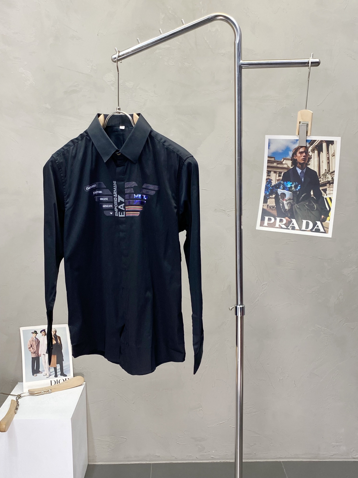 NO:426290,.ARMANI Armani exclusively offers new original single men's casual long-sleeved shirts. High-end customization. High-end version. Fashionable and versatile imported fabrics. Super soft and delicate touch. Skin-friendly and comfortable to wear. High-end boutique. OEM is very good at making the upper body. Must have men's essential items. Three standards are complete. Number of codes M-4XL,,armani,armani,shirts,alexander wang.19860909.ARMANI阿玛尼独家专供新款原单男士休闲长袖衬衫 高端定制 高端版本 时尚百搭爆款进口面料 手感超柔软细腻 穿着亲肤舒适 高端精品 代工厂精细做上身非常赞 男士必备单品 三标齐全 码数M-4XL,,armani,armani,shirts,alexander wang,Men's clothing