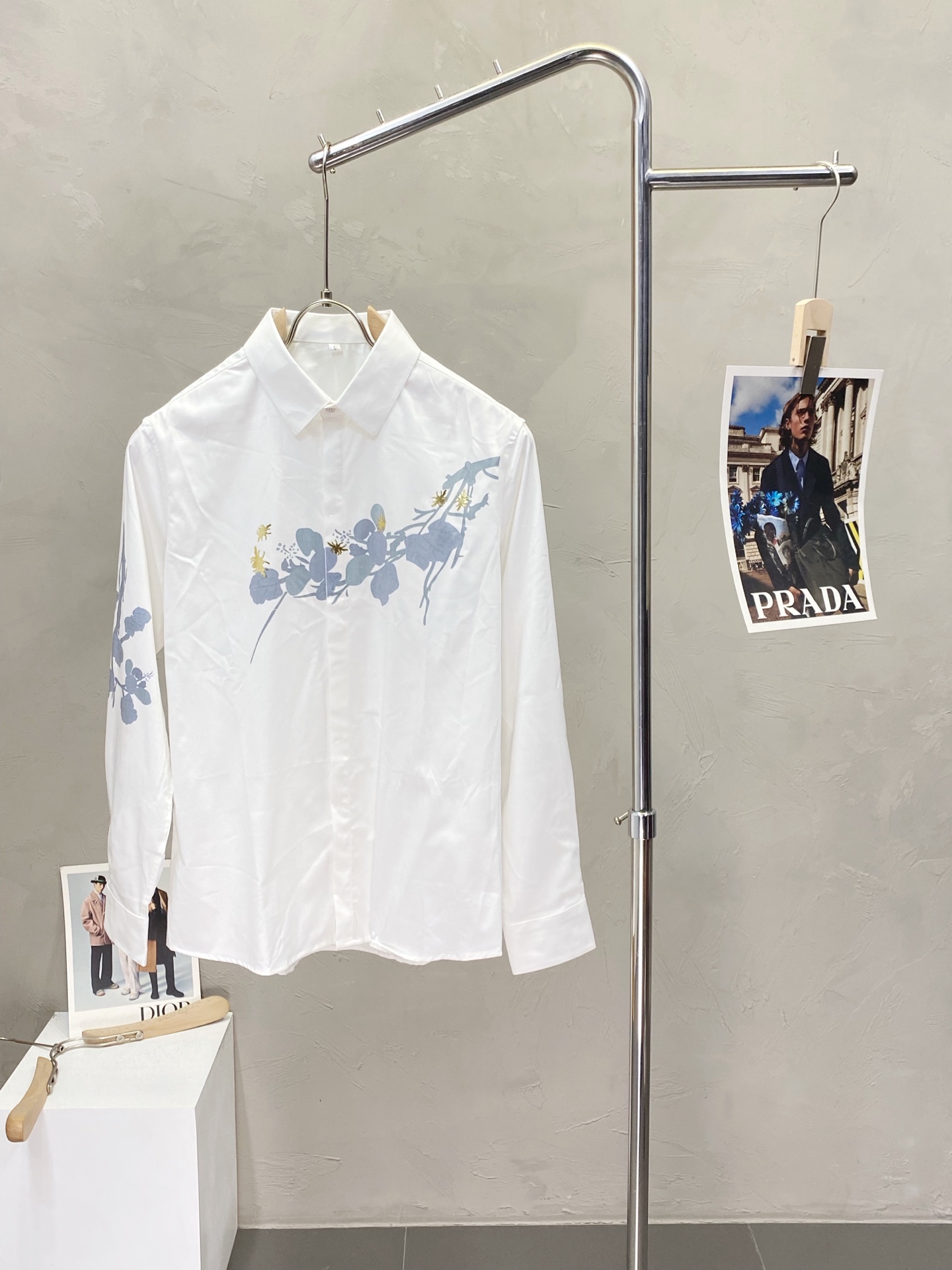 NO:426323,.Dior exclusively offers new original single men's casual long-sleeved shirts, high-end customization, high-end version, fashionable and versatile imported fabrics, super soft and delicate, skin-friendly and comfortable to wear, high-end boutique, OEM, fine-made top body, very good, men's essential items, three standards, code M-4XL,,dior,dior,shirts,alexander wang19860909.Dior迪奥独家专供新款原单男士休闲长袖衬衫 高端定制 高端版本 时尚百搭爆款进口面料 手感超柔软细腻 穿着亲肤舒适 高端精品 代工厂精细做上身非常赞 男士必备单品 三标齐全 码数M-4XL,,dior,dior,shirts,alexander wang,Men's clothing